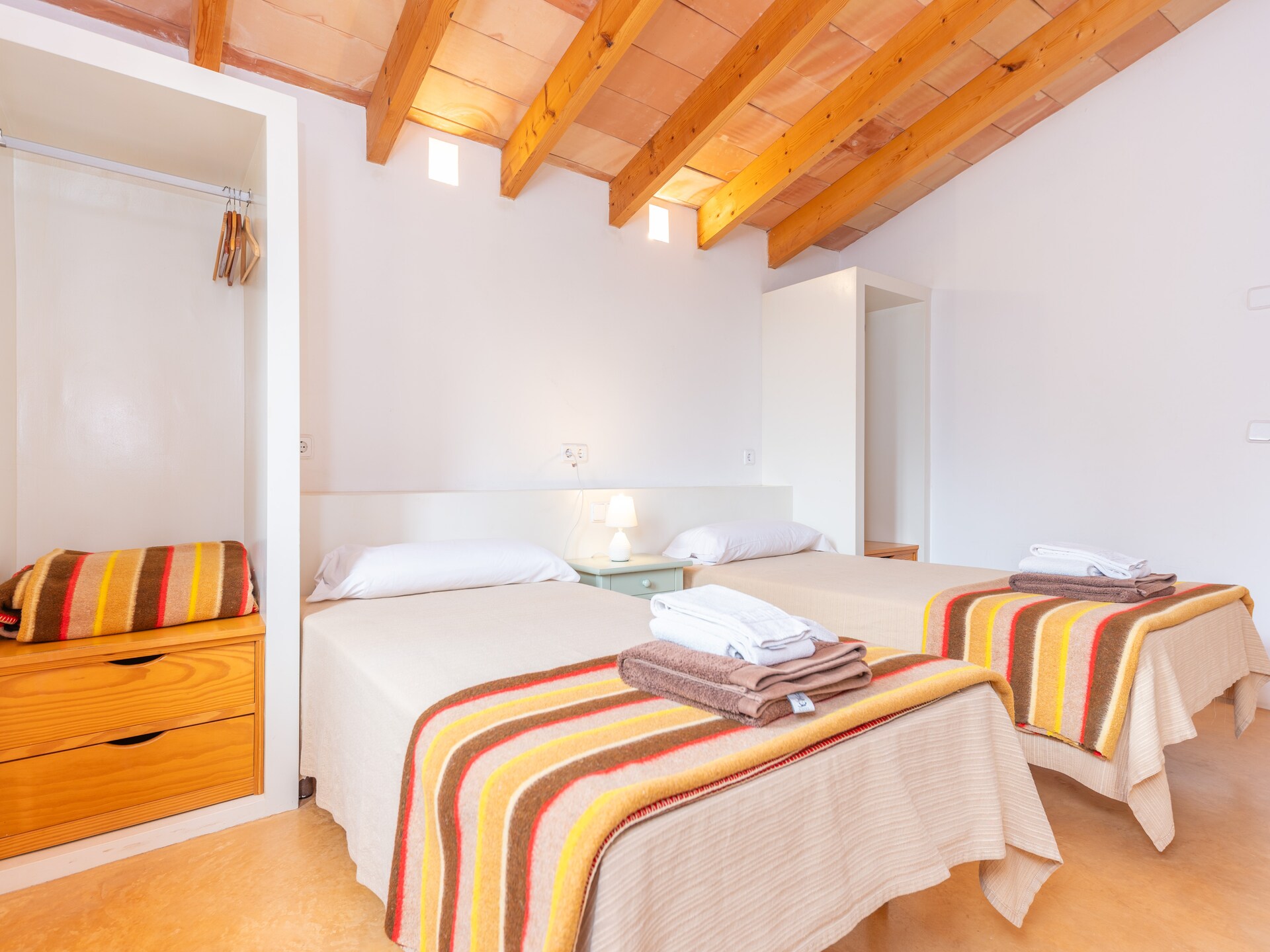 Vrijstaande villa met privézwembad aan golfbaan, 1,1 km van strand - foto 27