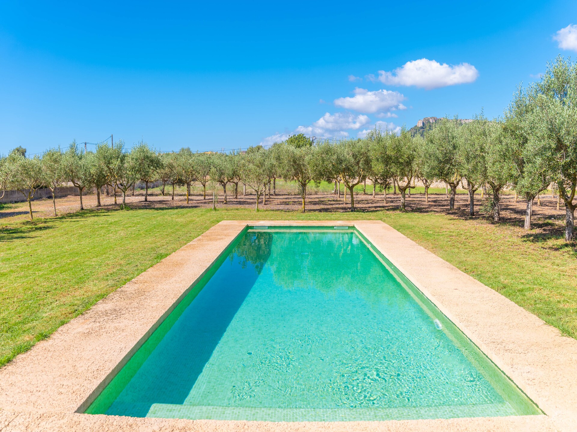 Vrijstaande villa met privézwembad aan golfbaan, 1,1 km van strand - foto 15