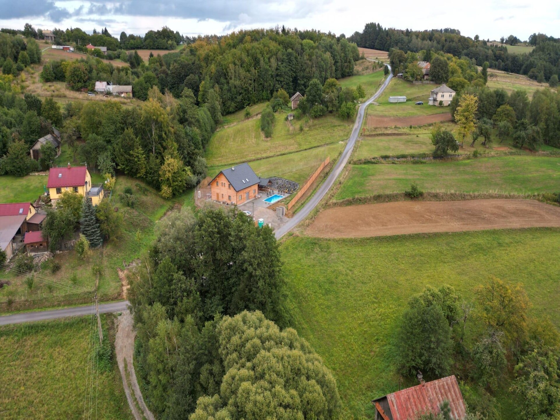 Ruim vakantiehuis met privézwembad voor 10 personen in de bergen van Wiśniowa - foto 30