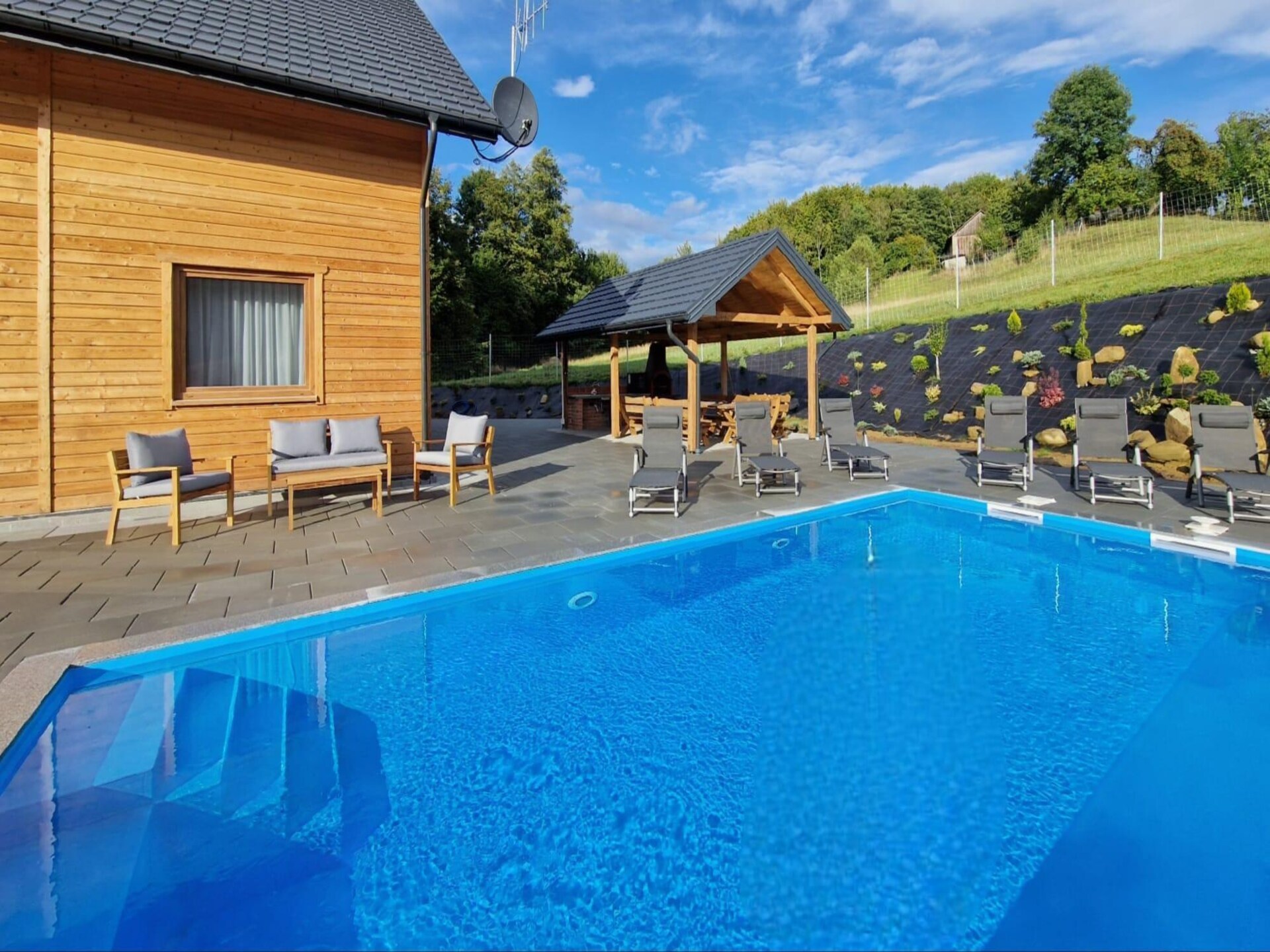 Ruim vakantiehuis met privézwembad voor 10 personen in de bergen van Wiśniowa - foto 2