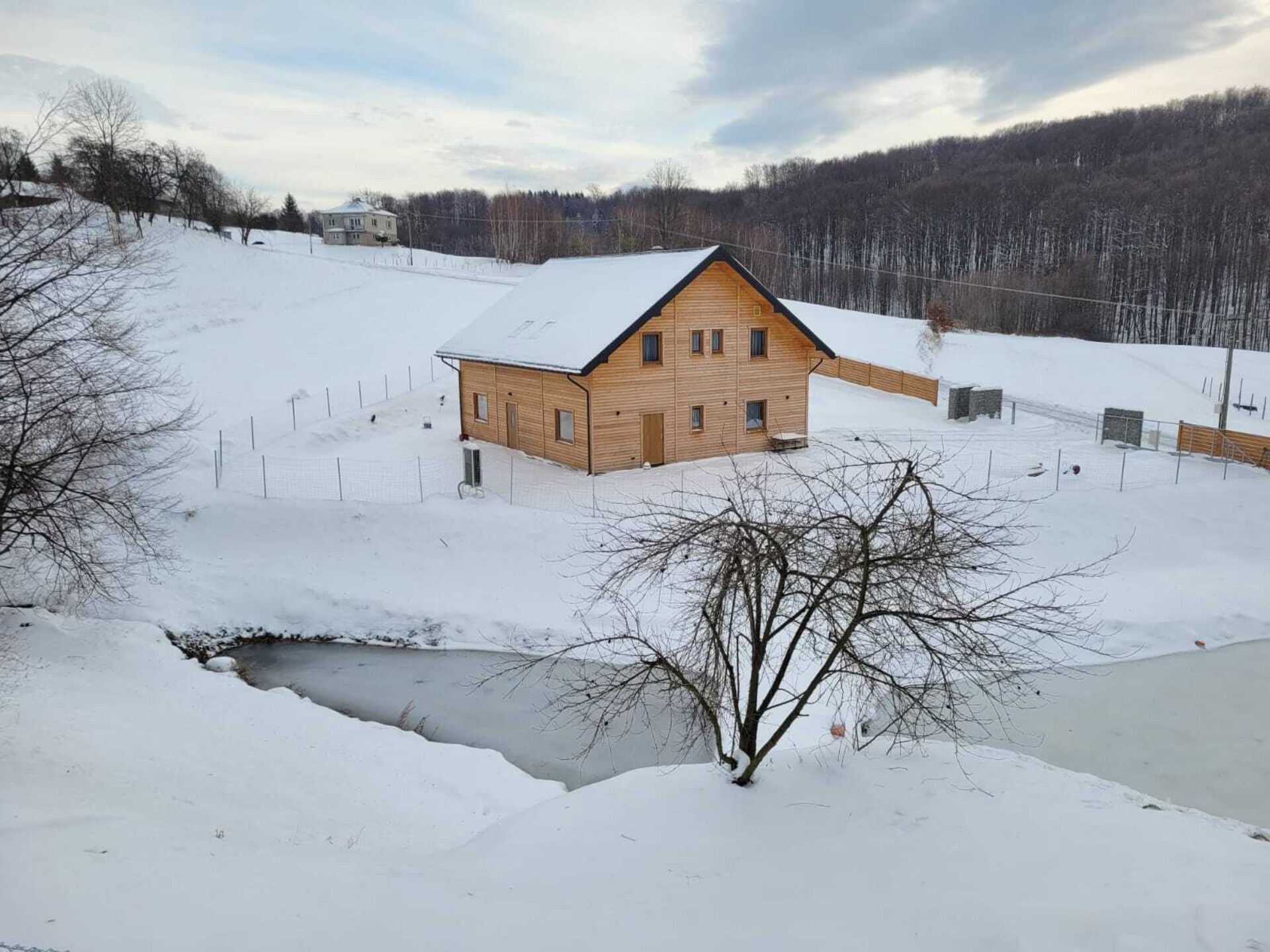 Ruim vakantiehuis met privézwembad voor 10 personen in de bergen van Wiśniowa - foto 32