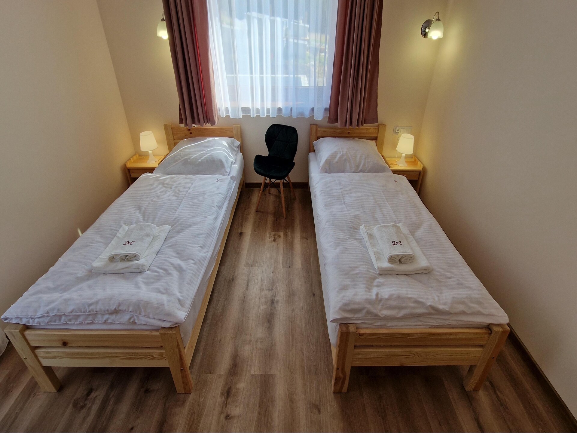 Ruim vakantiehuis met privézwembad voor 10 personen in de bergen van Wiśniowa - foto 9