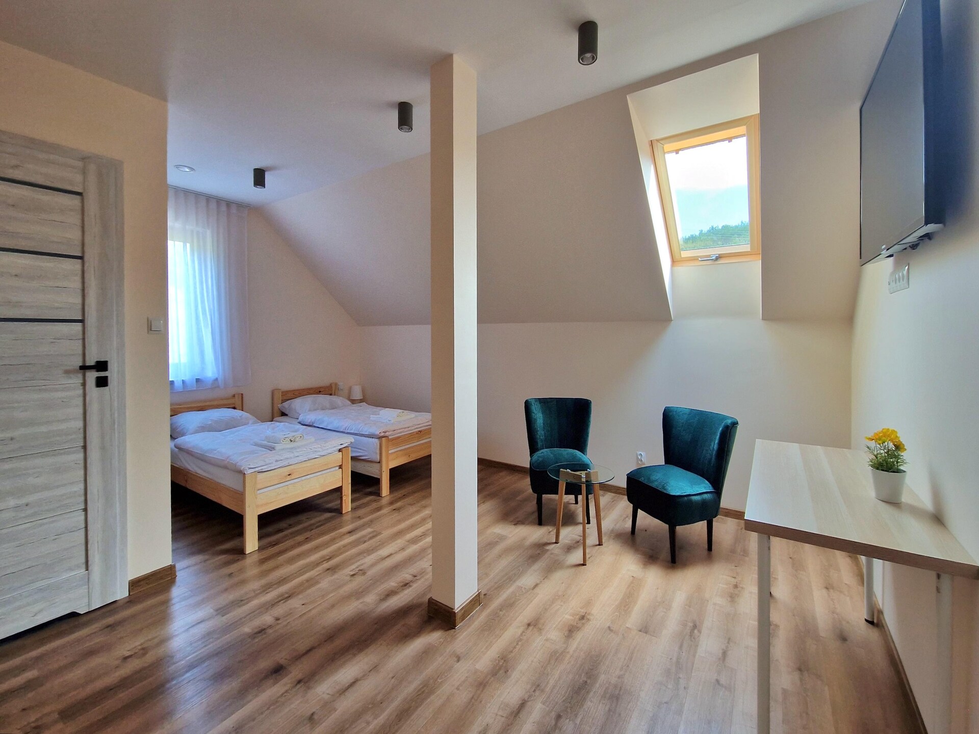 Ruim vakantiehuis met privézwembad voor 10 personen in de bergen van Wiśniowa - foto 16