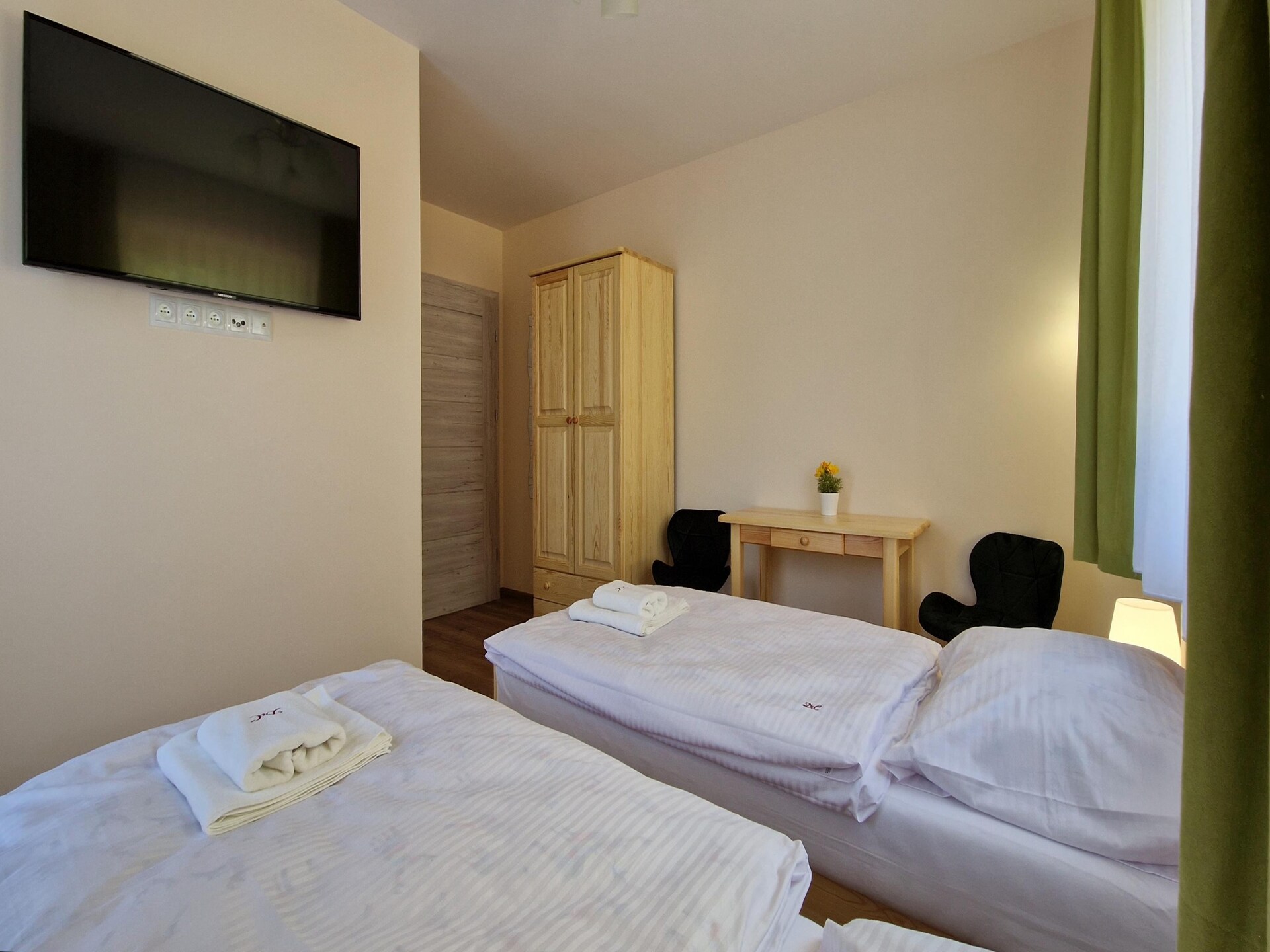 Ruim vakantiehuis met privézwembad voor 10 personen in de bergen van Wiśniowa - foto 13