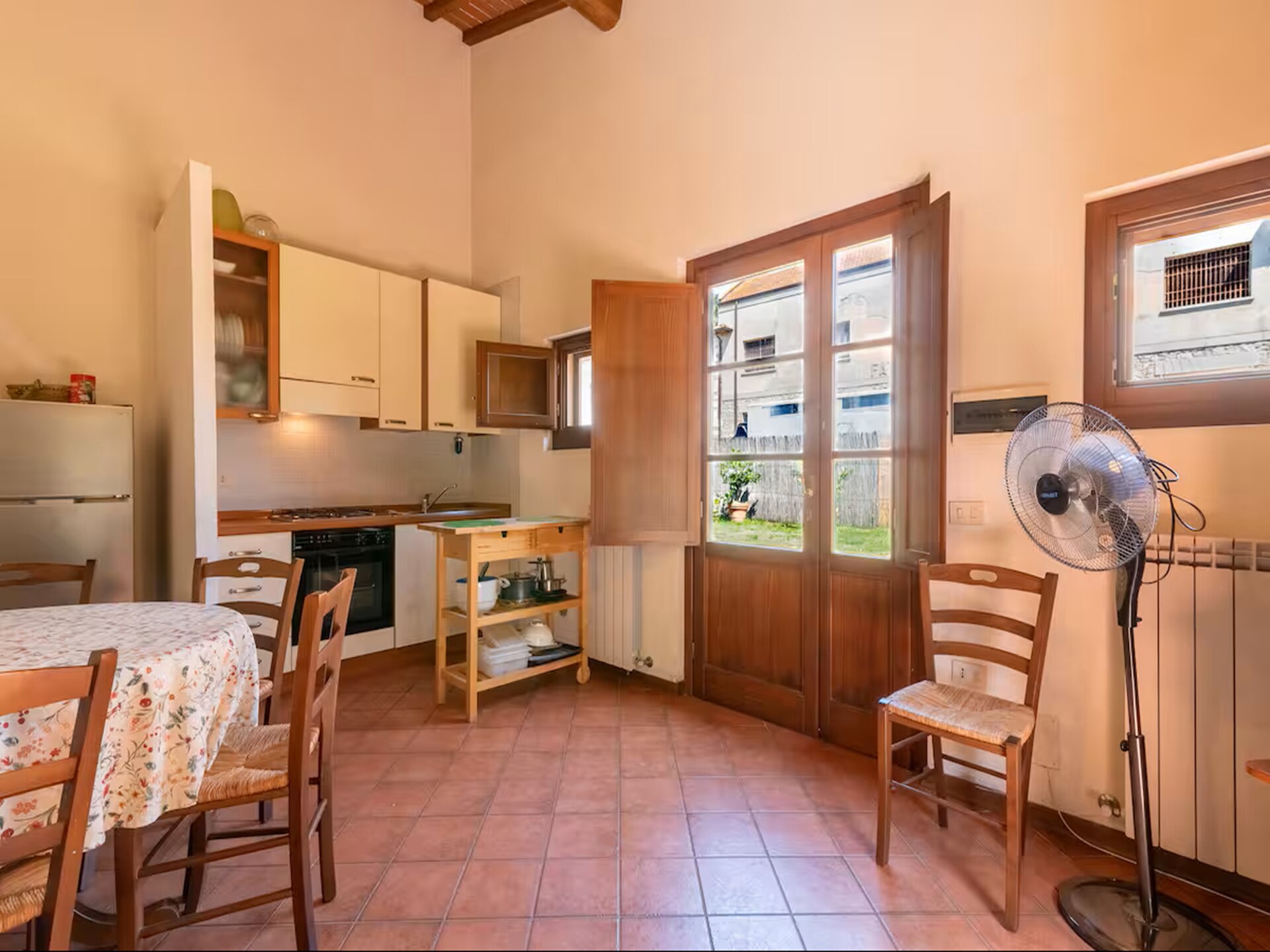 Licht appartement in Laterina met zwembad, tuin en uitzicht op Toscaanse heuvels - foto 7
