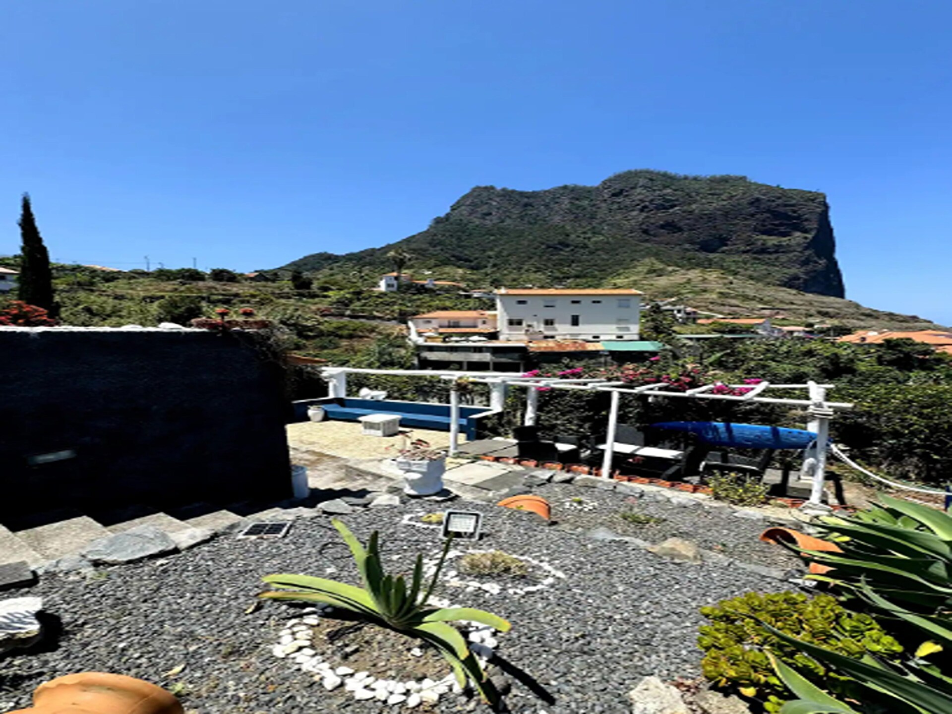 Vrijstaande villa met 2 slaapkamers nabij strand Porto da Cruz - foto 2