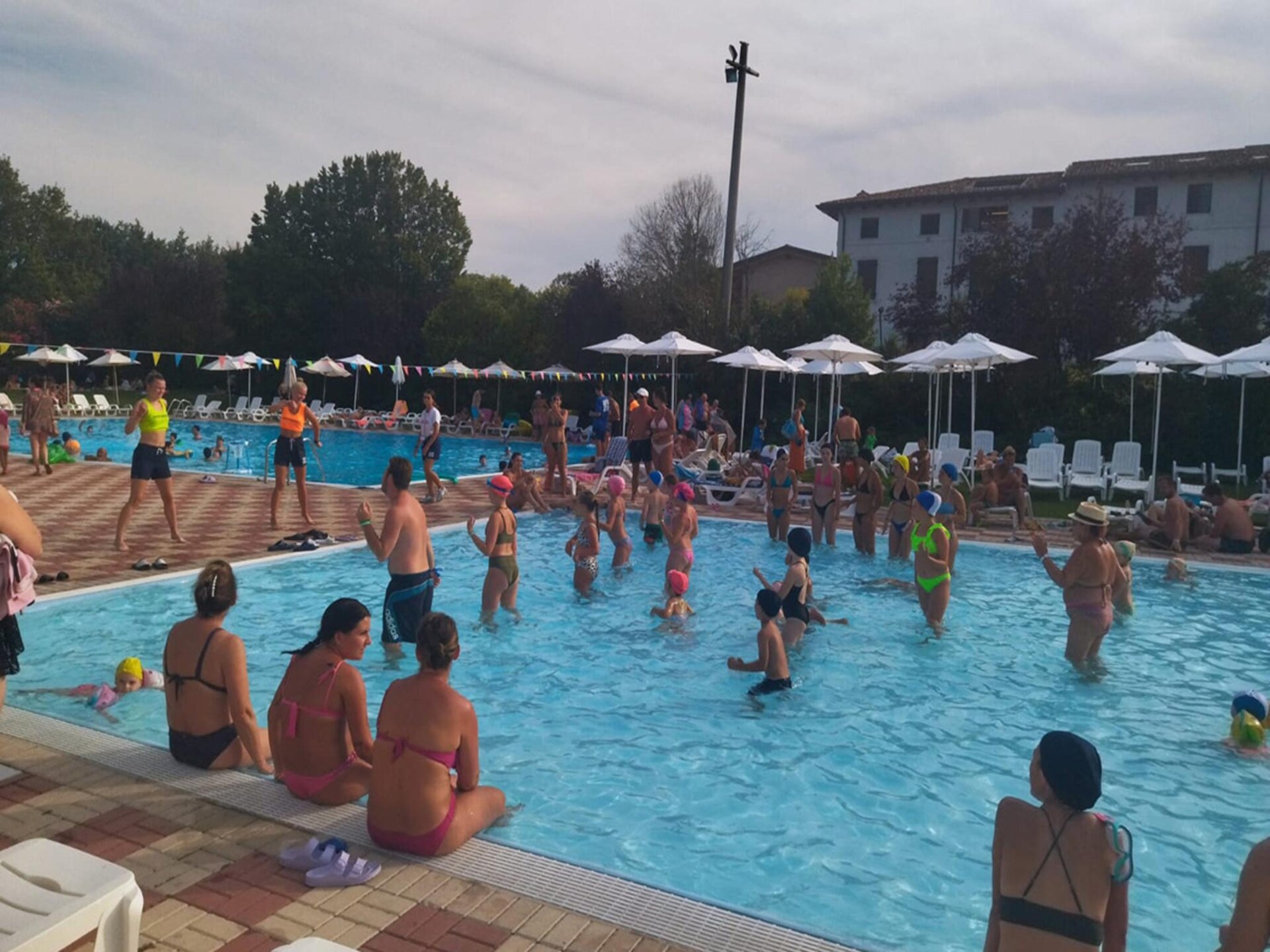Stacaravan bij Gardameer met 2 badkamers op familiecamping San Benedetto - foto 7