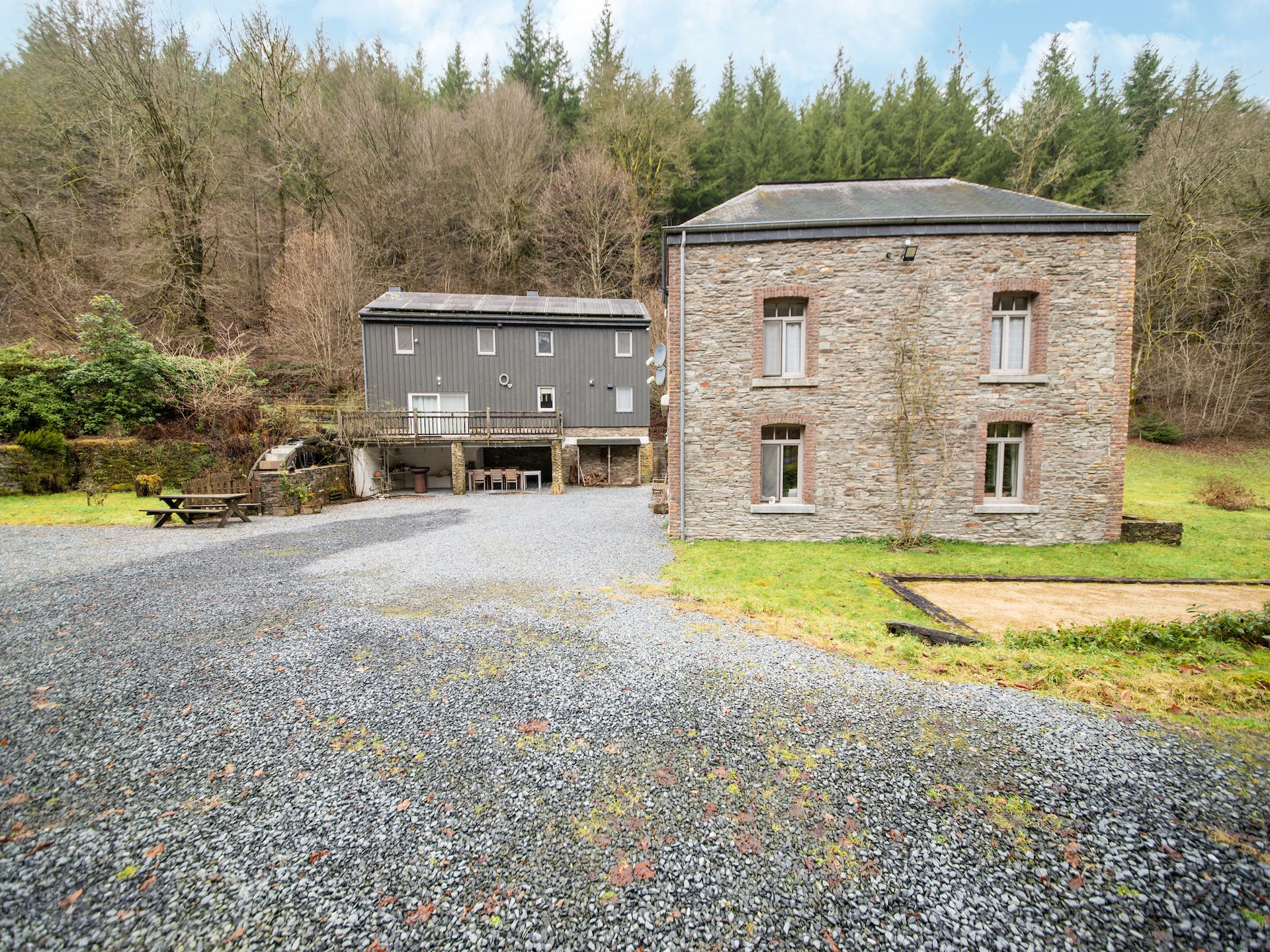 14-persoons watermolen met 6 slaapkamers in Vresse-sur-Semois - foto 1