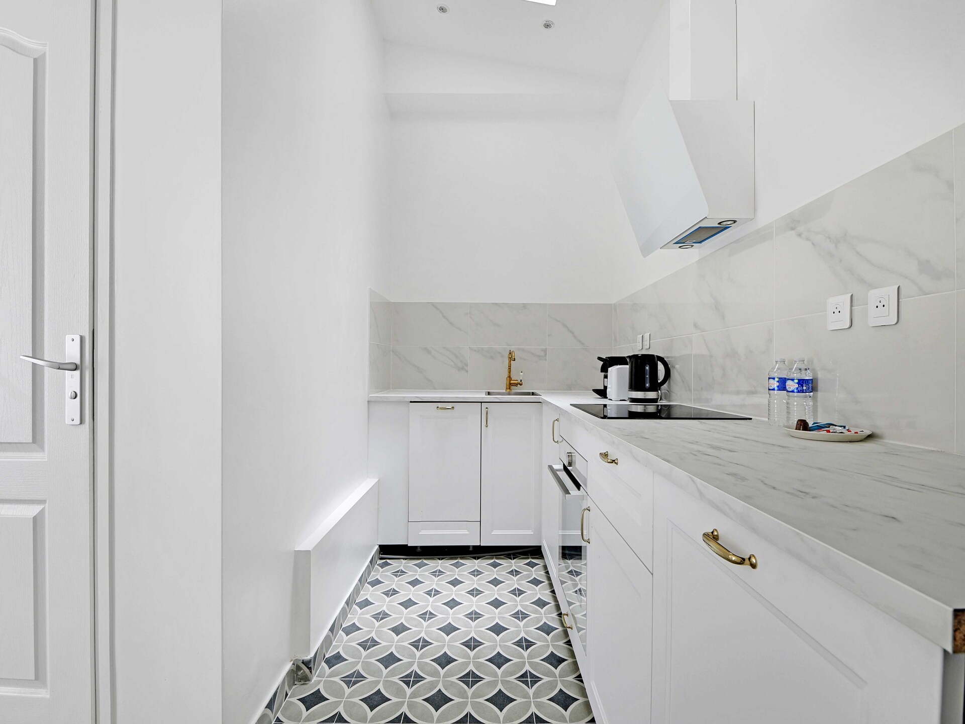 Licht appartement voor 4 in levendig Montmartre, Parijs - foto 8