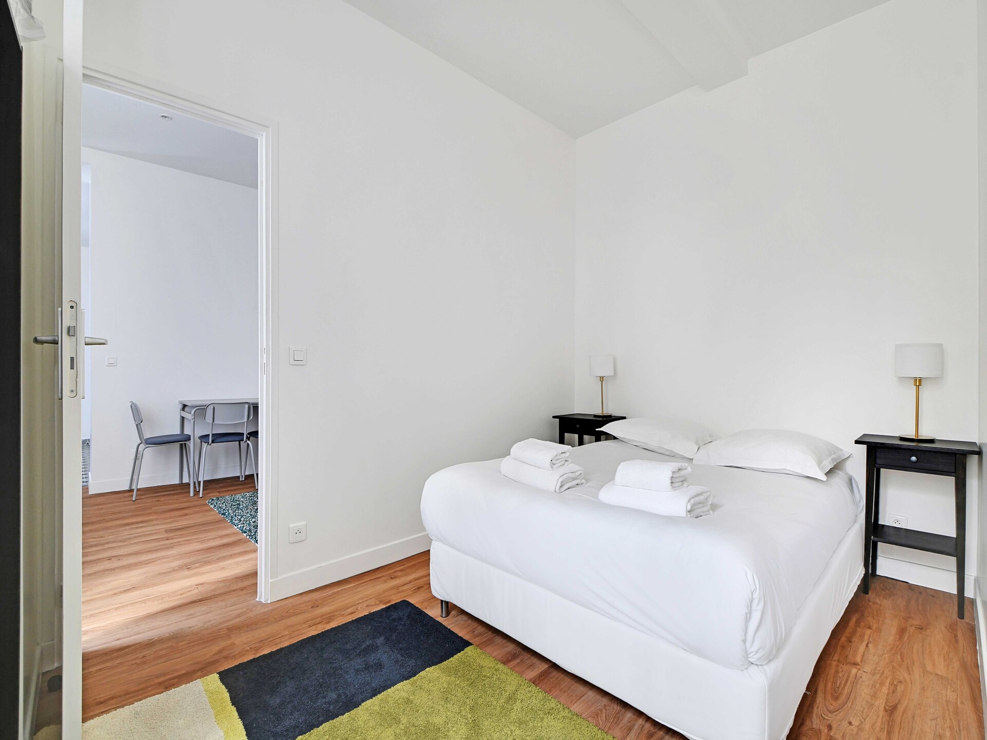 Licht appartement voor 4 in levendig Montmartre, Parijs - foto 10