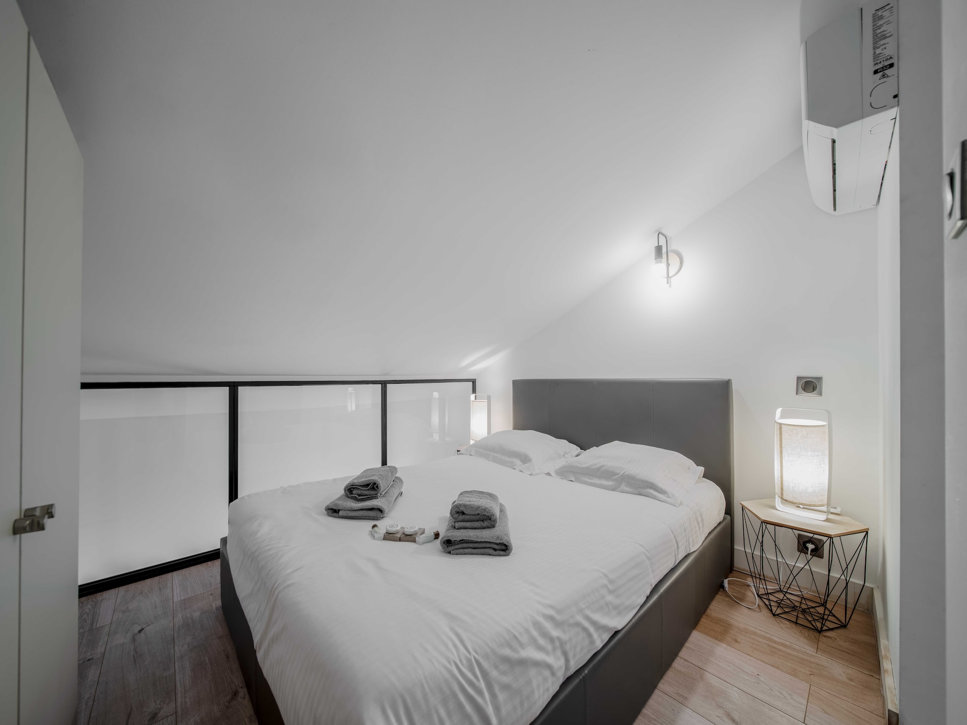 Gerenoveerd 2-slaapkamer appartement aan de Forville-markt in Cannes - foto 4