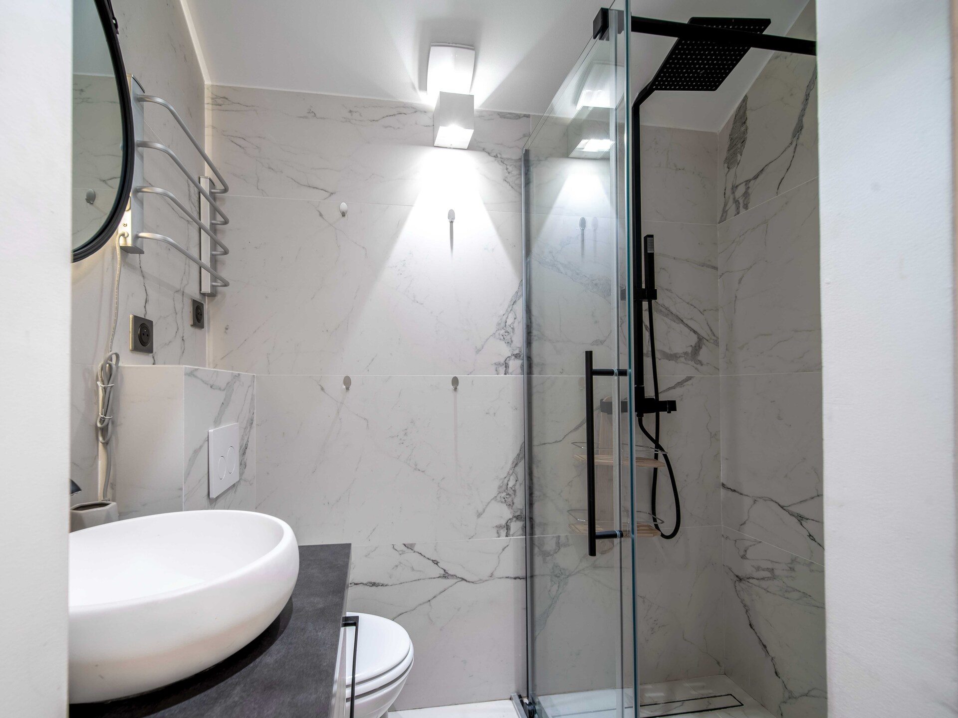 Gerenoveerd 2-slaapkamer appartement aan de Forville-markt in Cannes - foto 5