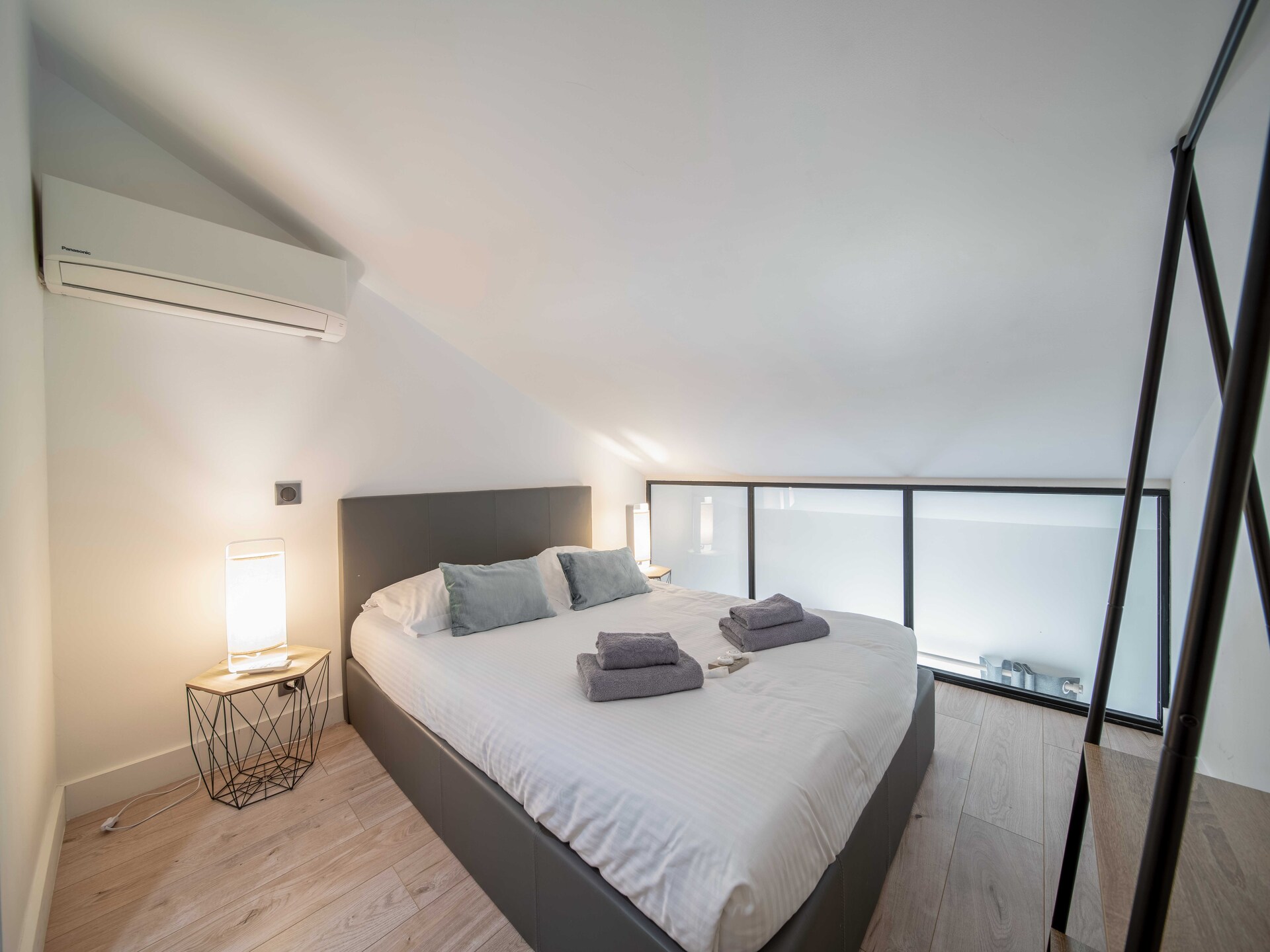 Gerenoveerd 2-slaapkamer appartement aan de Forville-markt in Cannes - foto 7
