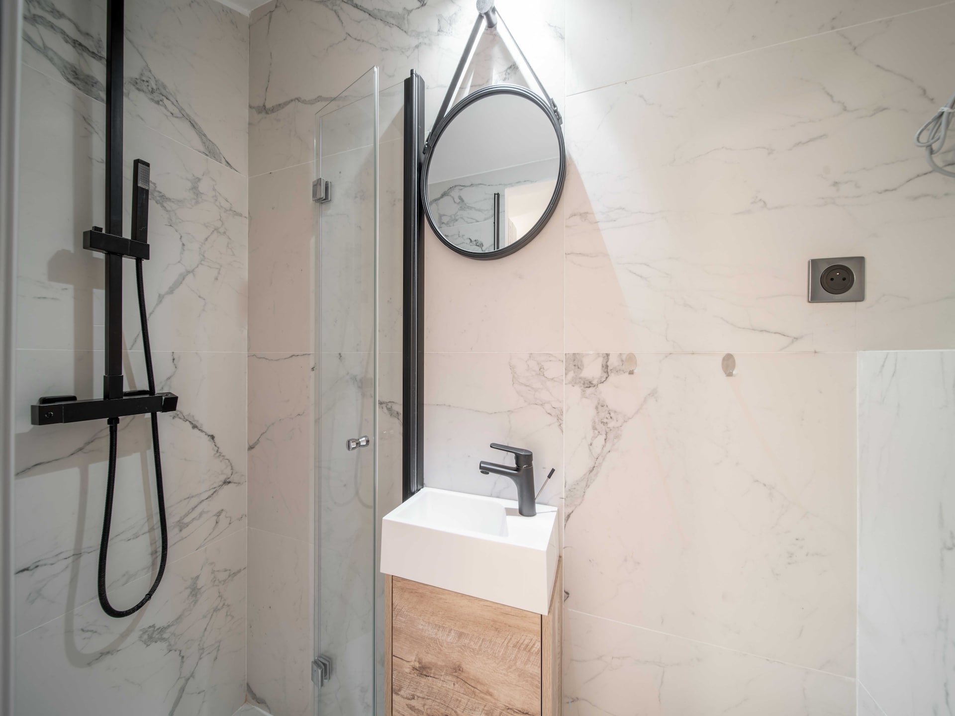 Gerenoveerd 2-slaapkamer appartement aan de Forville-markt in Cannes - foto 8