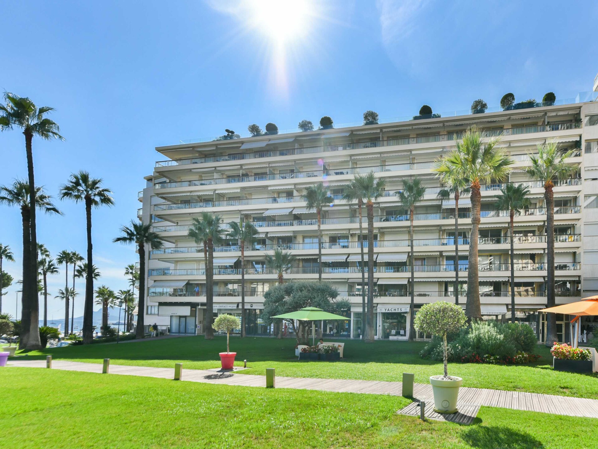 Ruim 3-slaapkamerappartement in het bruisende hart van Cannes - foto 26