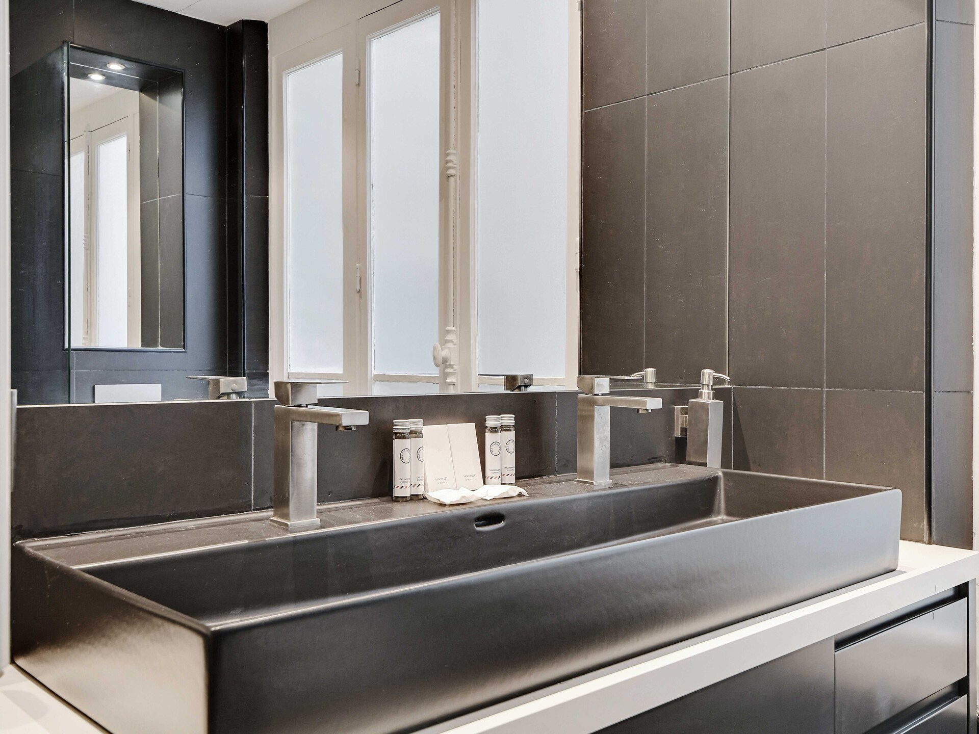 Charmant appartement aan Canal Saint-Martin, Parijs 10e – 2 personen - foto 23
