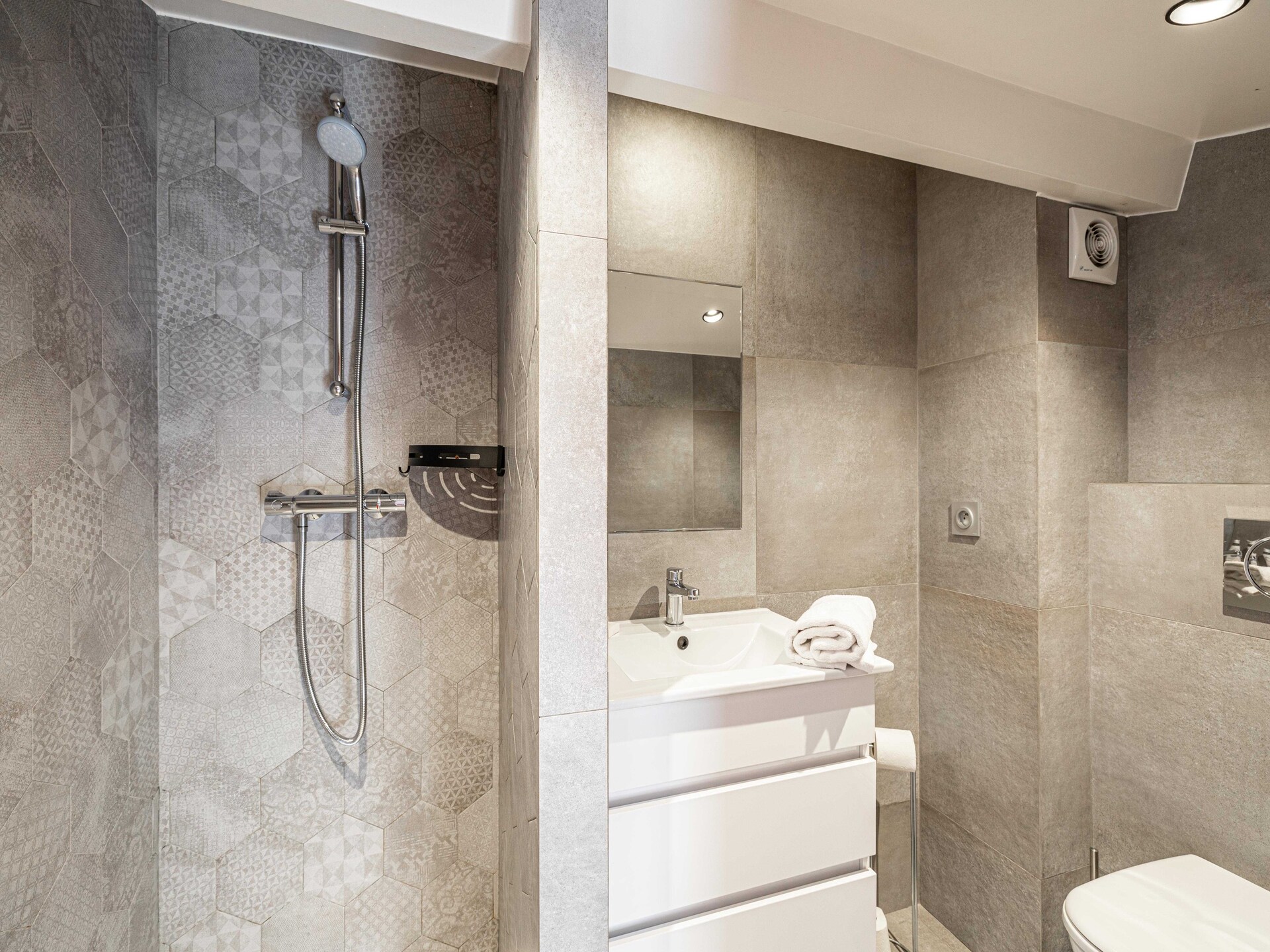 Licht duplex-appartement in het hart van Le Suquet, op 100m van het Palais - foto 5