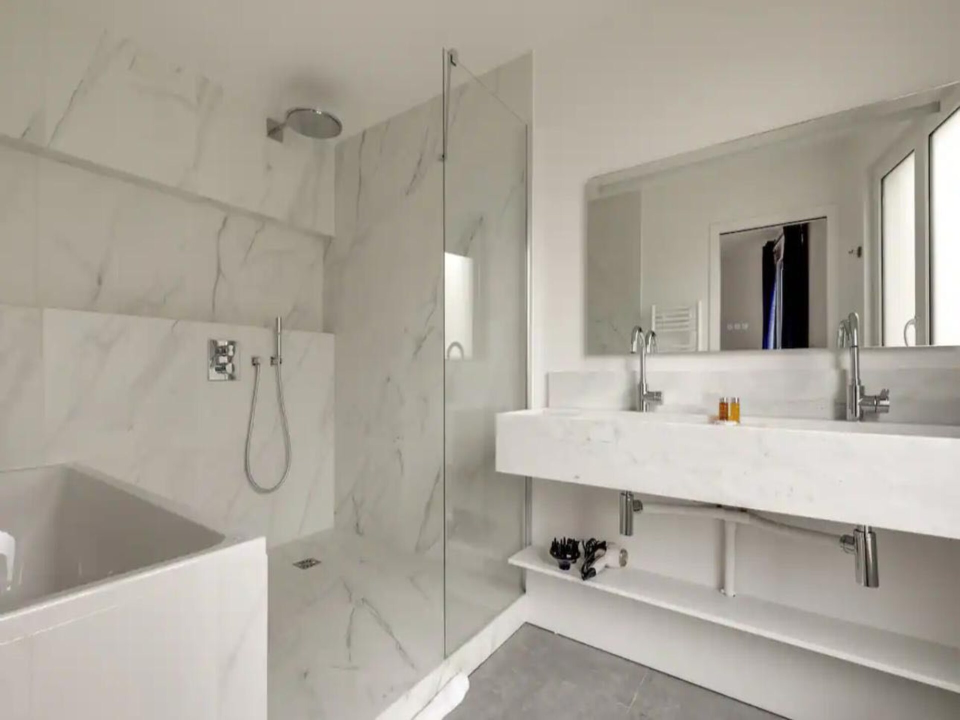 Ruim 4-slaapkamer appartement in Bonne-Nouvelle, vlakbij Porte Saint-Denis - foto 4