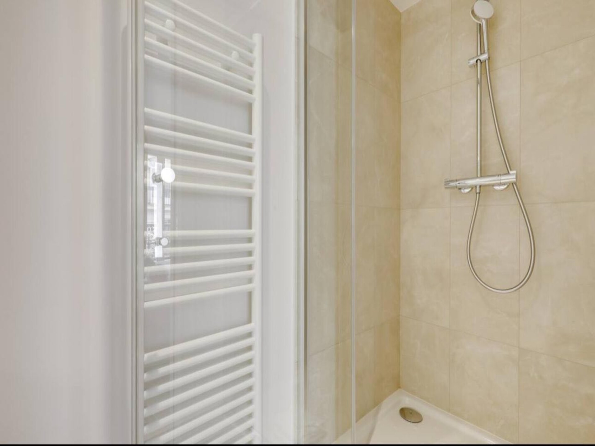 Ruim 4-slaapkamer appartement in Bonne-Nouvelle, vlakbij Porte Saint-Denis - foto 22