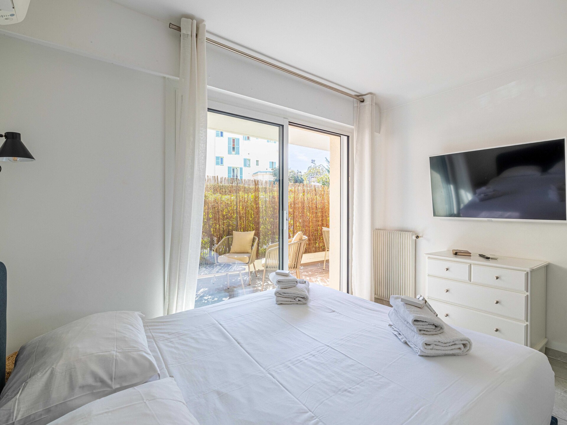 Licht appartement met 20m² terras in het hart van Cannes - foto 15
