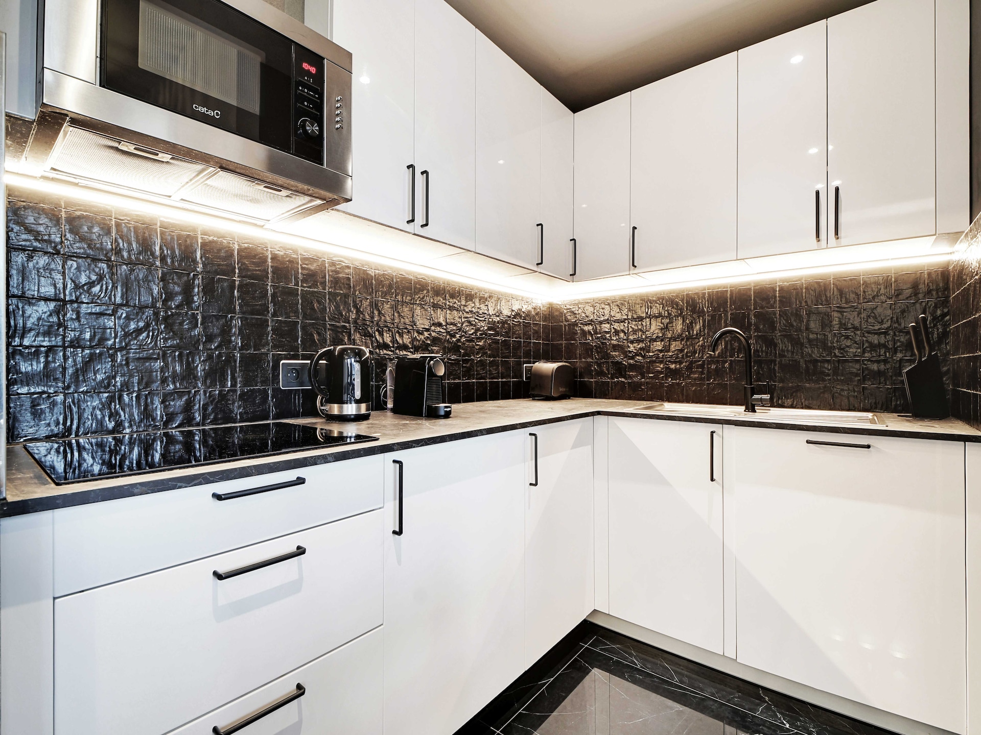 Stijlvol appartement met 2 slaapkamers in levendig Parijs 9e - foto 3