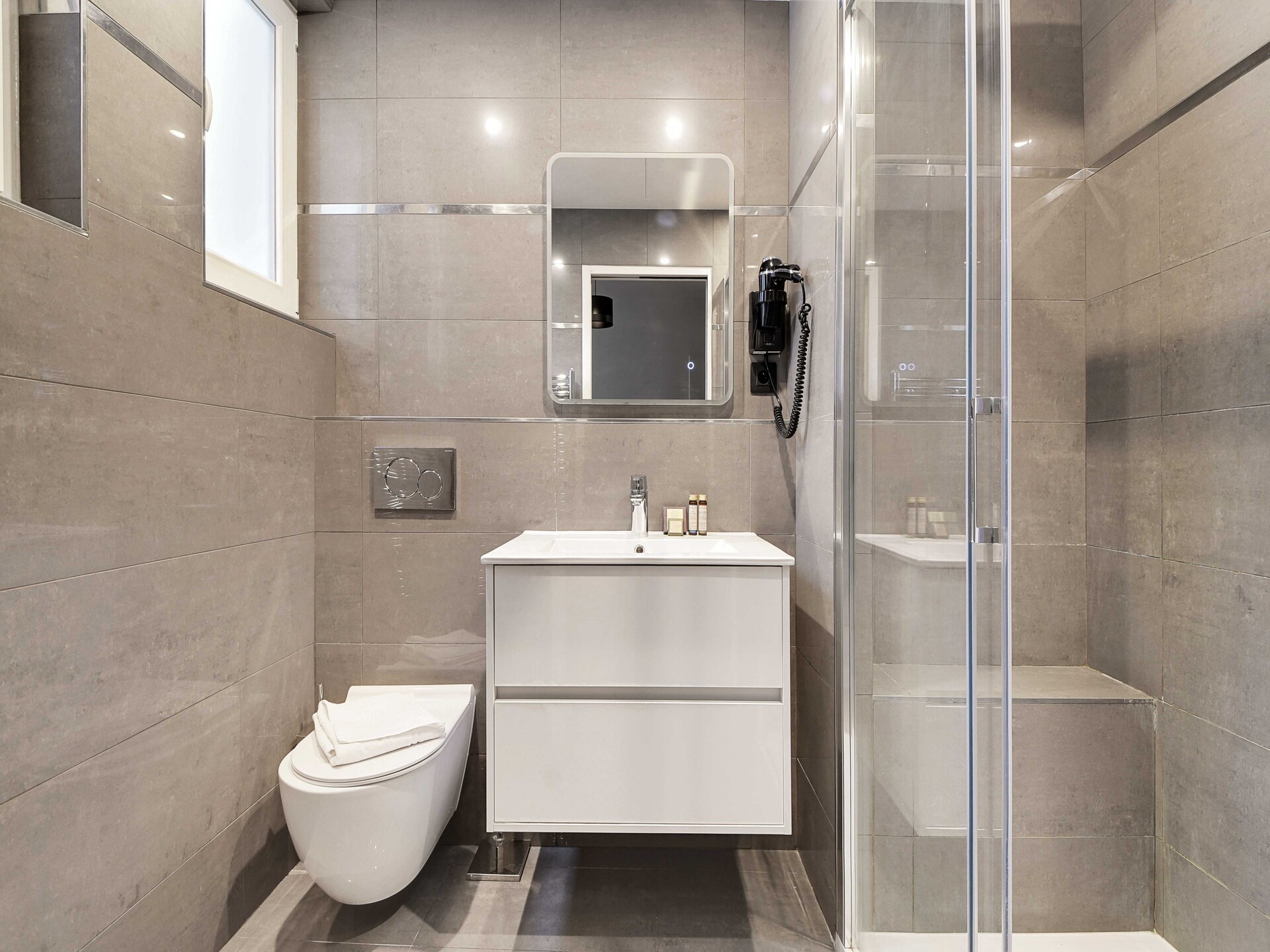 Stijlvol appartement met 2 slaapkamers in levendig Parijs 9e - foto 13