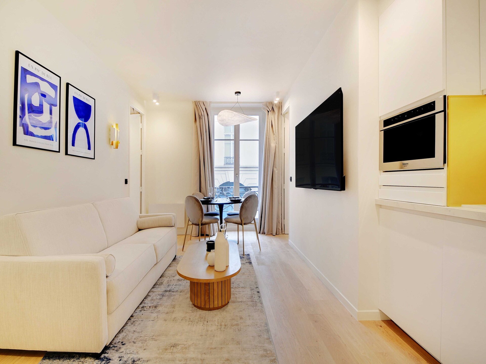 Licht appartement met 2 slaapkamers in levendig Faubourg-Montmartre, Parijs - foto 1
