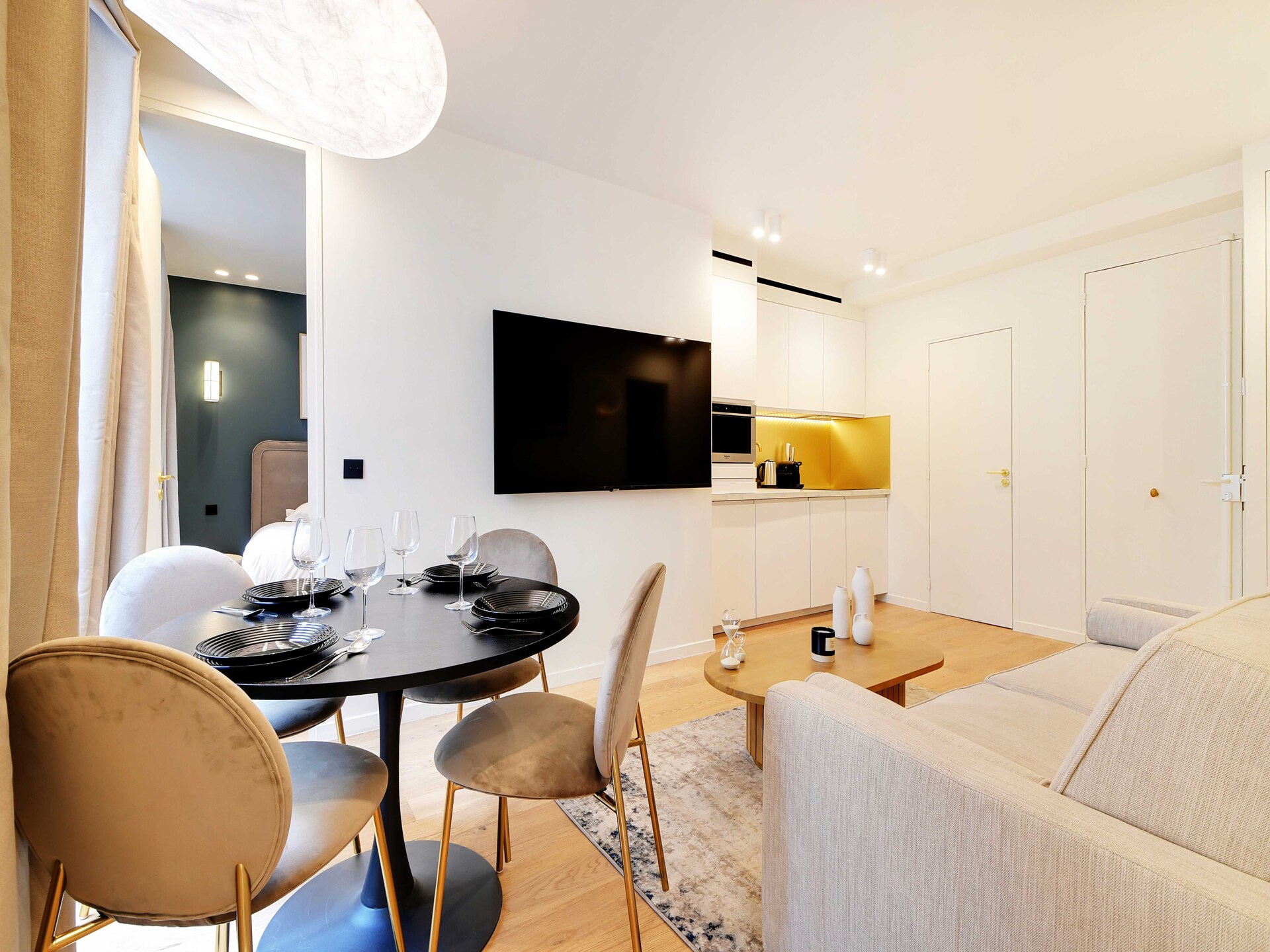Licht appartement met 2 slaapkamers in levendig Faubourg-Montmartre, Parijs - foto 6