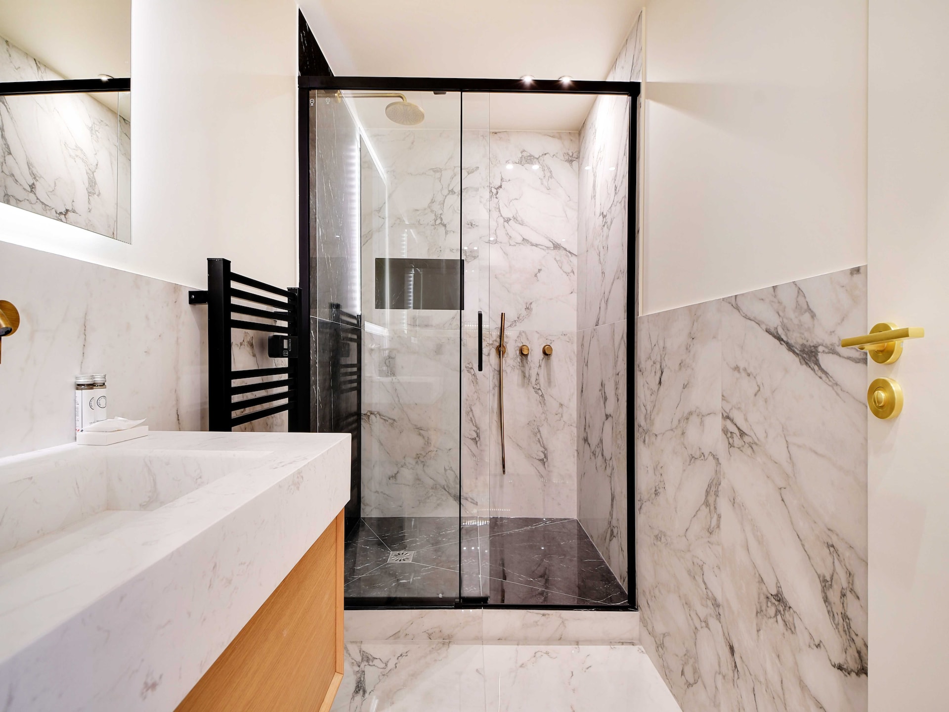 Licht appartement met 2 slaapkamers in levendig Faubourg-Montmartre, Parijs - foto 19