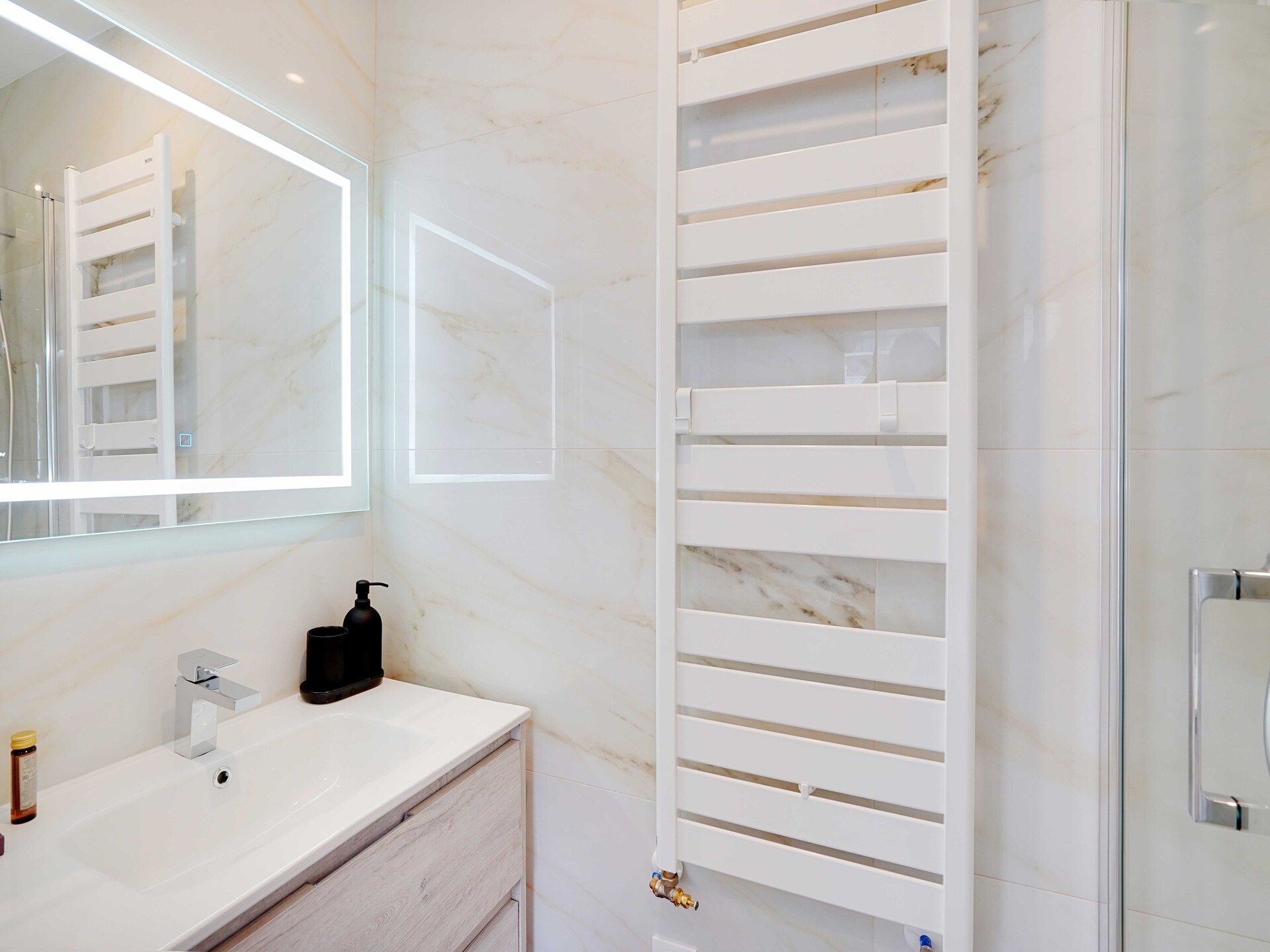 Ruim duplex appartement met terras in Levallois-Perret, vlakbij Parijs - foto 17