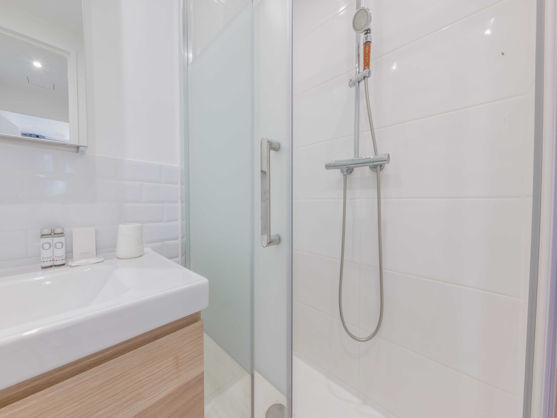Lichte studio van 17m² in groen Neuilly-sur-Seine nabij Bois de Boulogne - foto 11
