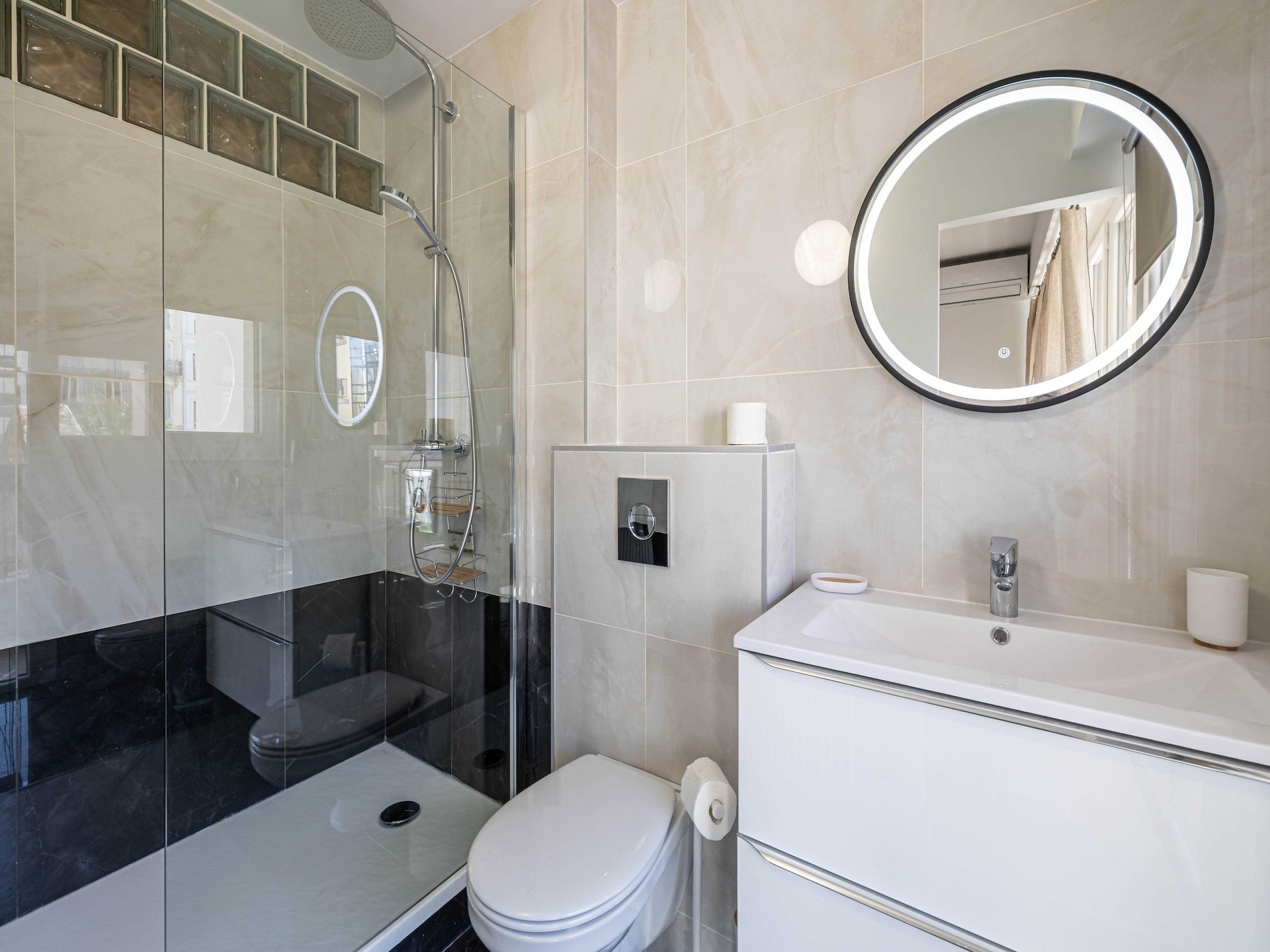 Stijlvol gerenoveerd appartement in het centrum van Cannes - foto 15