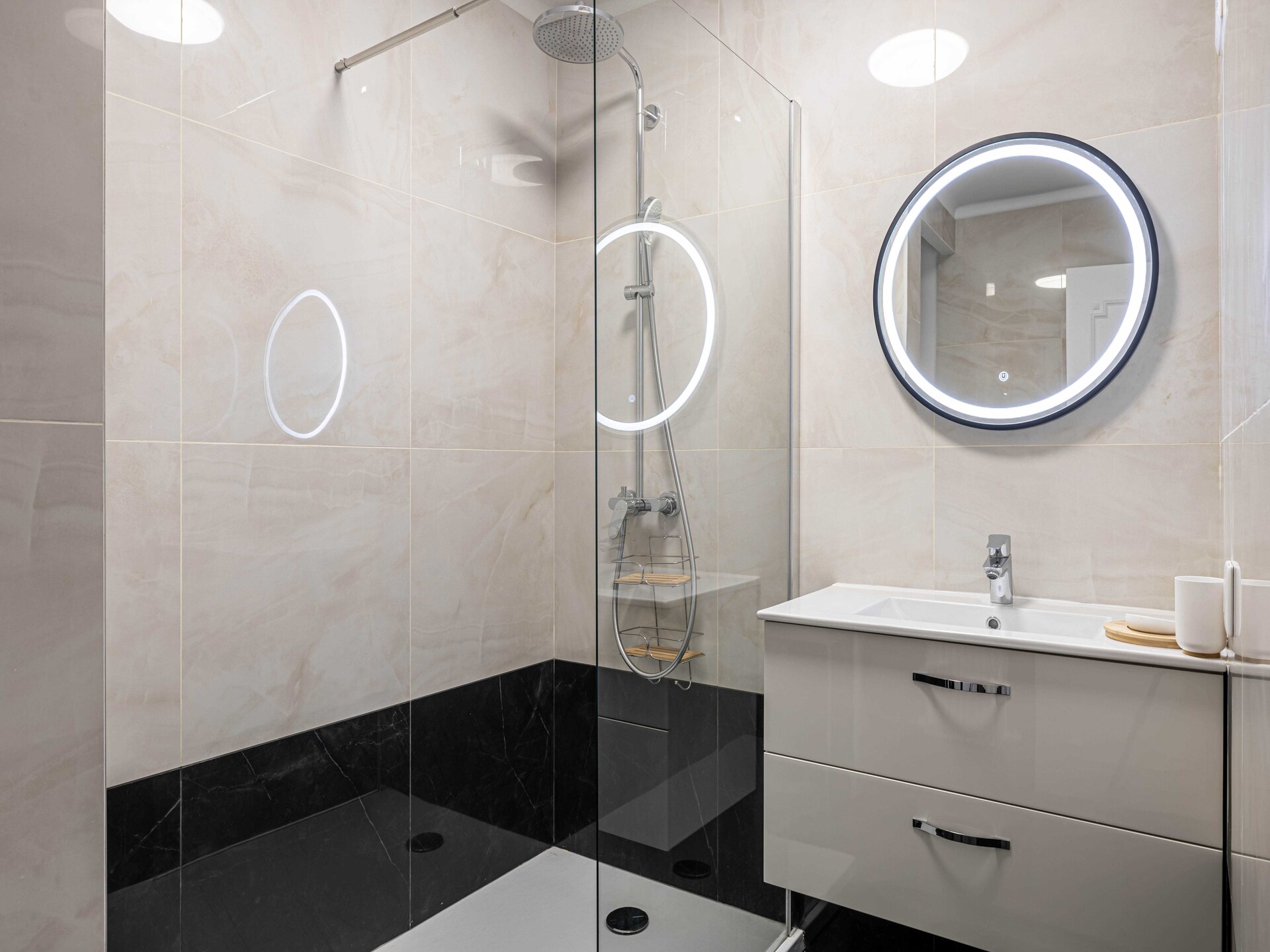 Stijlvol gerenoveerd appartement in het centrum van Cannes - foto 18