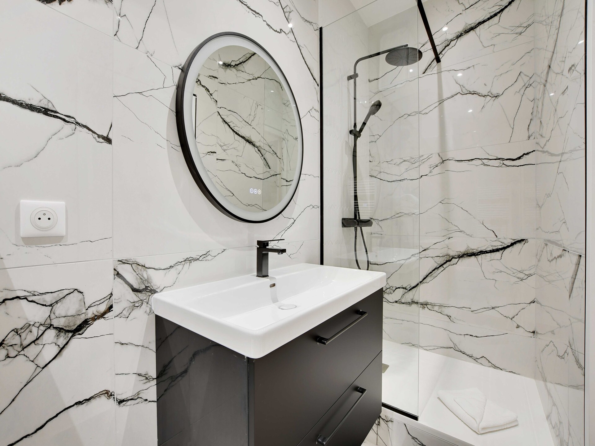 Knus modern appartement voor 4 in bruisend Oberkampf, Parijs - foto 10