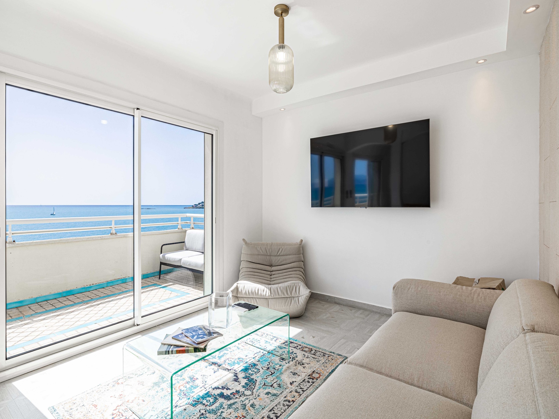 Zonnig appartement met zeezicht en terras in hartje Antibes - foto 7