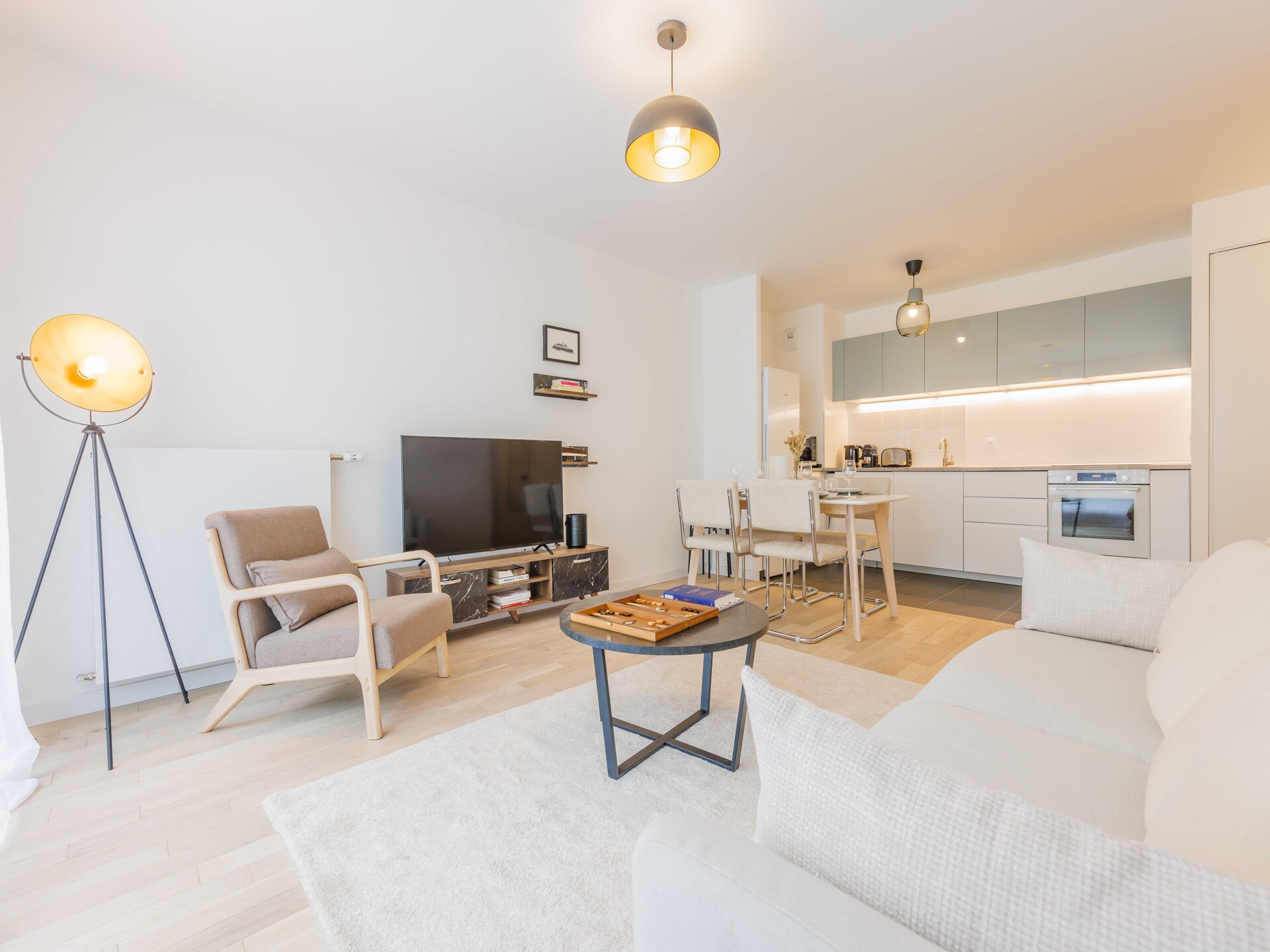 Modern appartement bij de vlooienmarkt in Saint-Ouen, vlakbij Parijs - foto 1