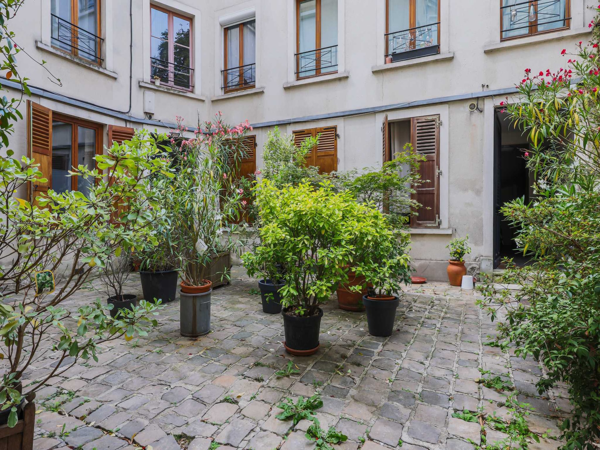 Licht appartement op de begane grond vlakbij de Seine in Saint-Cloud - foto 9