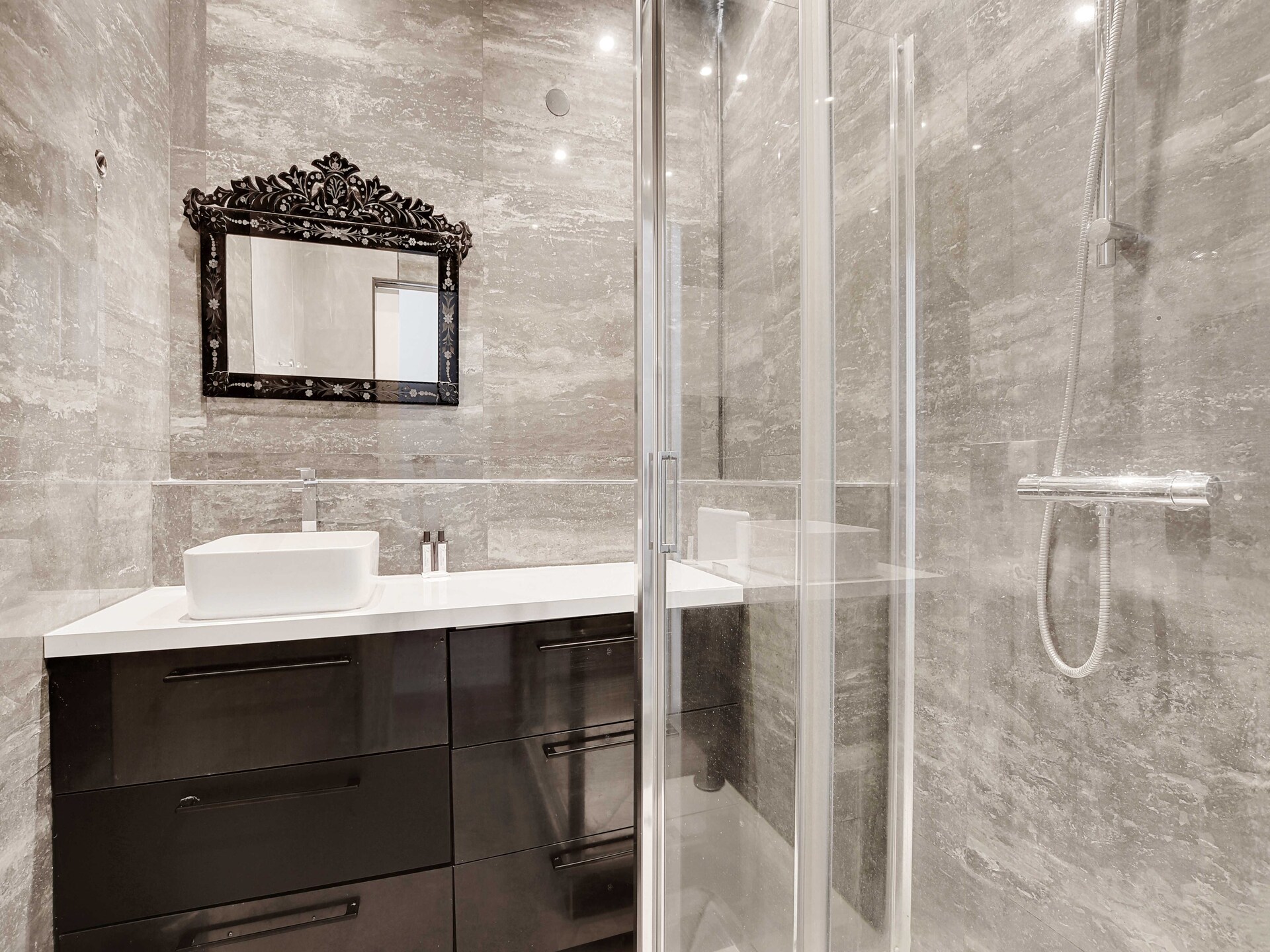 Luxe 4-persoons appartement in de Gouden Driehoek, vlakbij Alma Marceau - foto 14