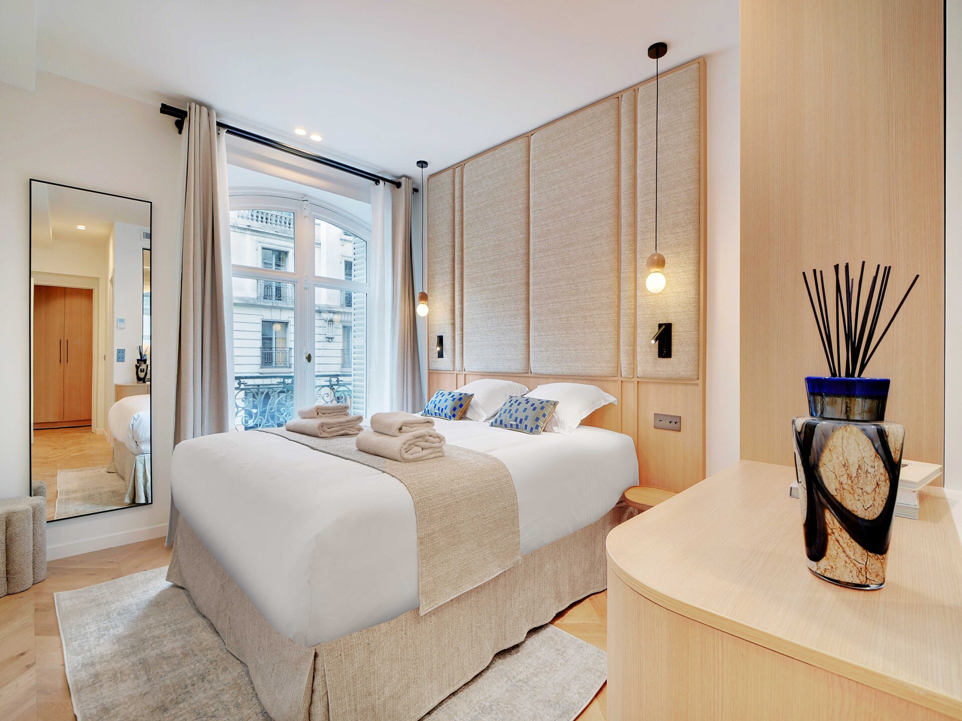 Luxe 4-slaapkamer appartement aan Avenue Matignon in hartje Parijs - foto 3