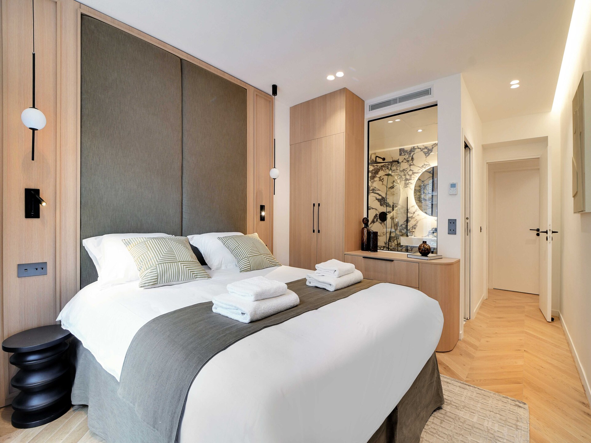 Luxe 4-slaapkamer appartement aan Avenue Matignon in hartje Parijs - foto 4