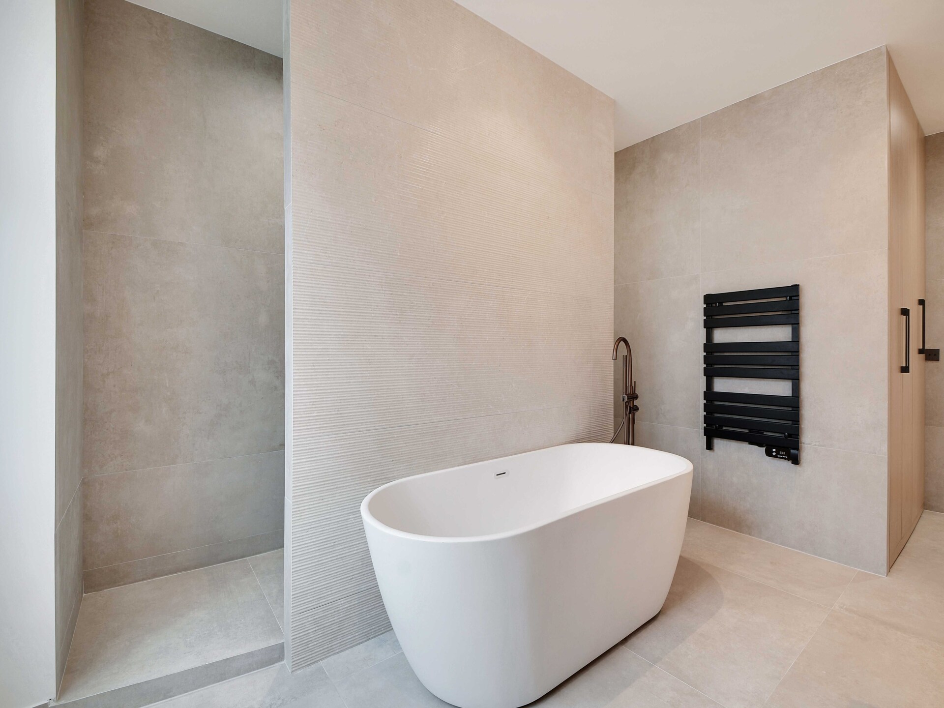 Luxe 4-slaapkamer appartement aan Avenue Matignon in hartje Parijs - foto 52