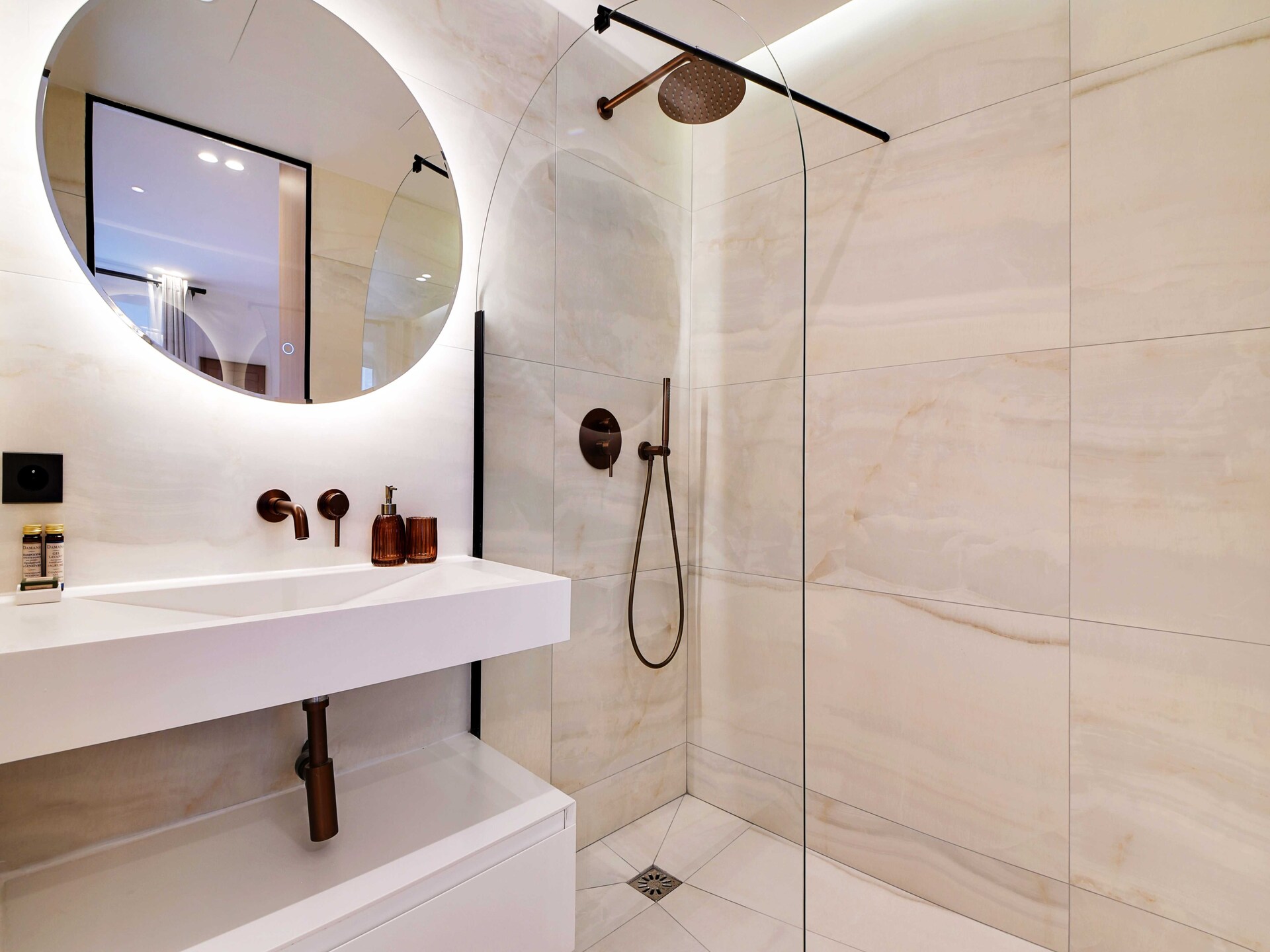 Luxe 4-slaapkamer appartement aan Avenue Matignon in hartje Parijs - foto 57