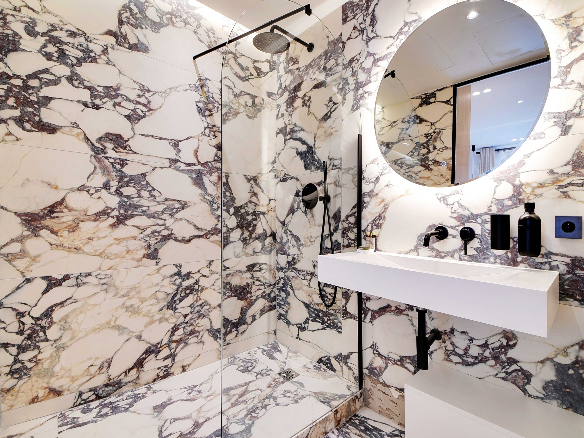 Luxe 4-slaapkamer appartement aan Avenue Matignon in hartje Parijs - foto 61