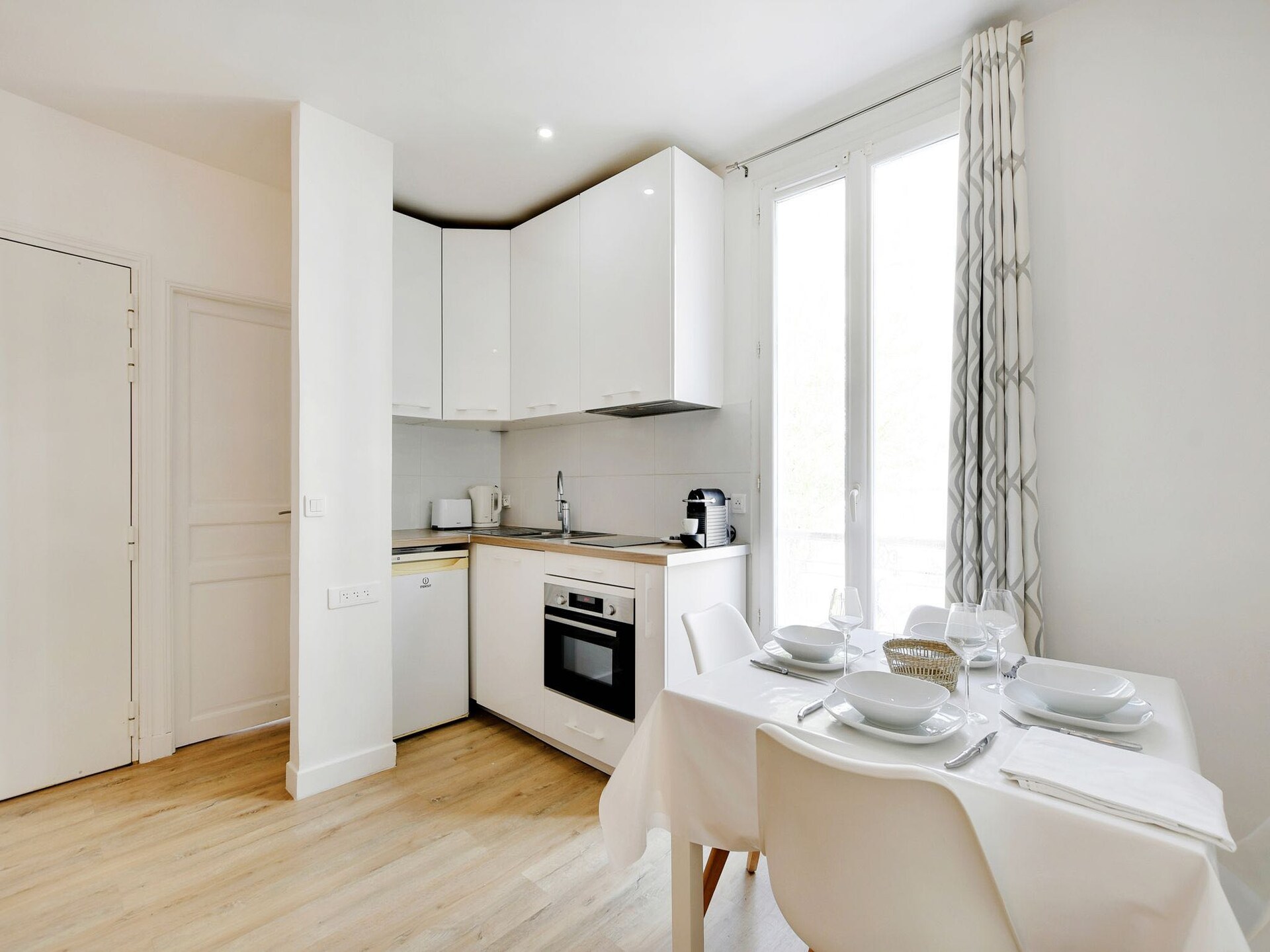Licht appartement met 2 slaapkamers in het 18e arrondissement, vlakbij metro Marcadet - foto 3