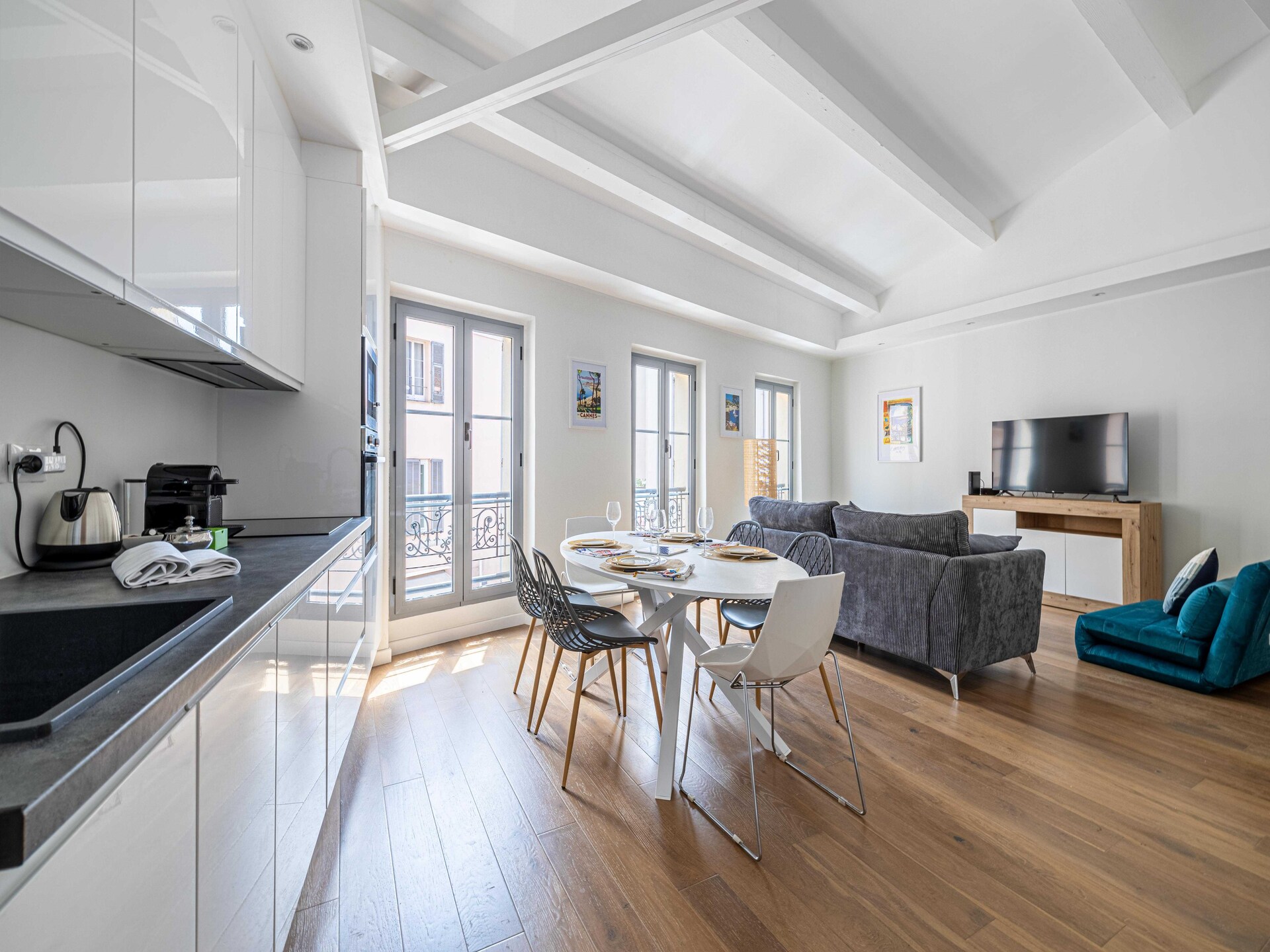 Stijlvol gerenoveerd 3-kamerappartement met airco op loopafstand van strand - foto 6