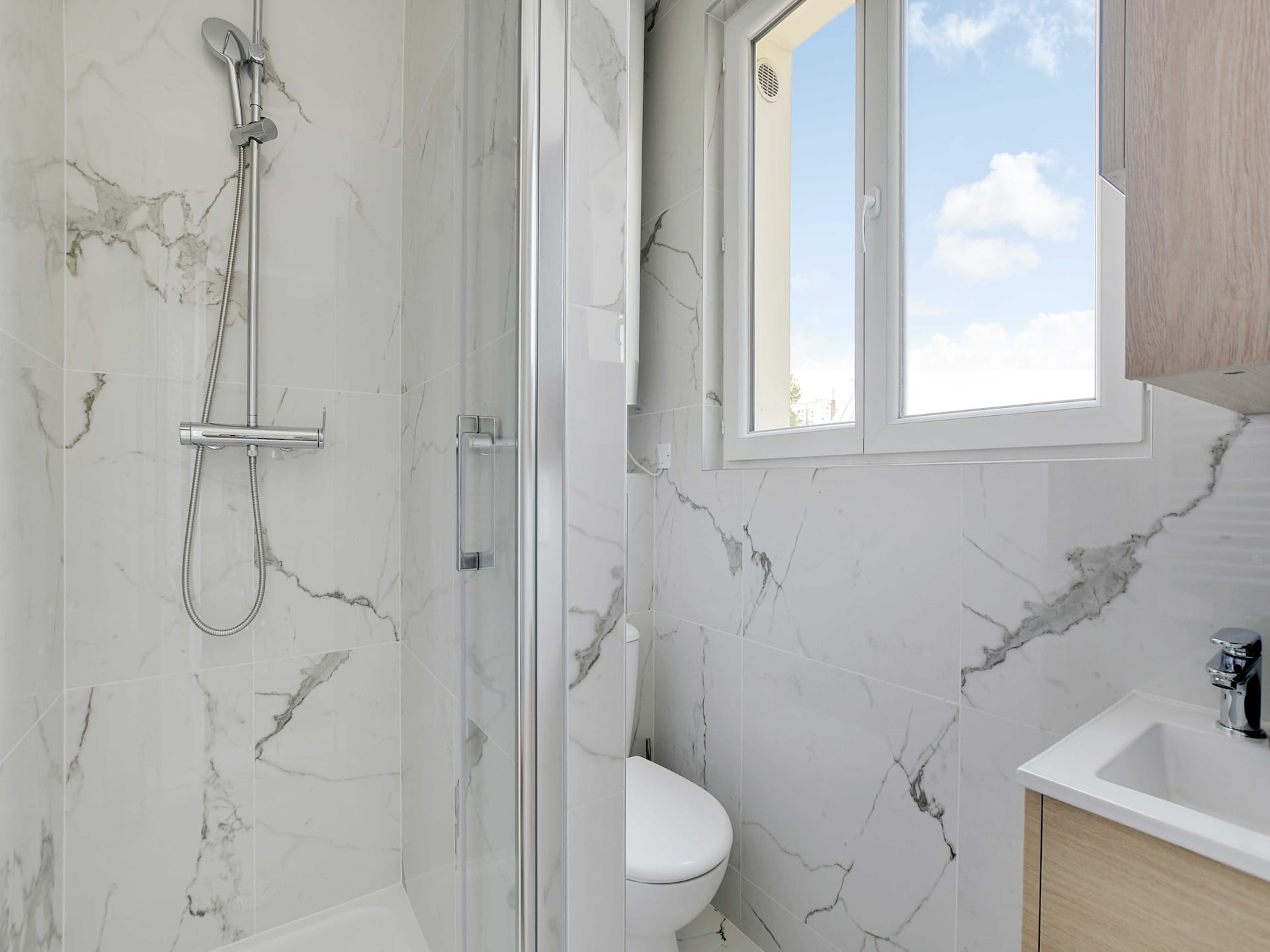 Licht appartement in Ivry-sur-Seine, op 2 minuten van metro naar Parijs - foto 5