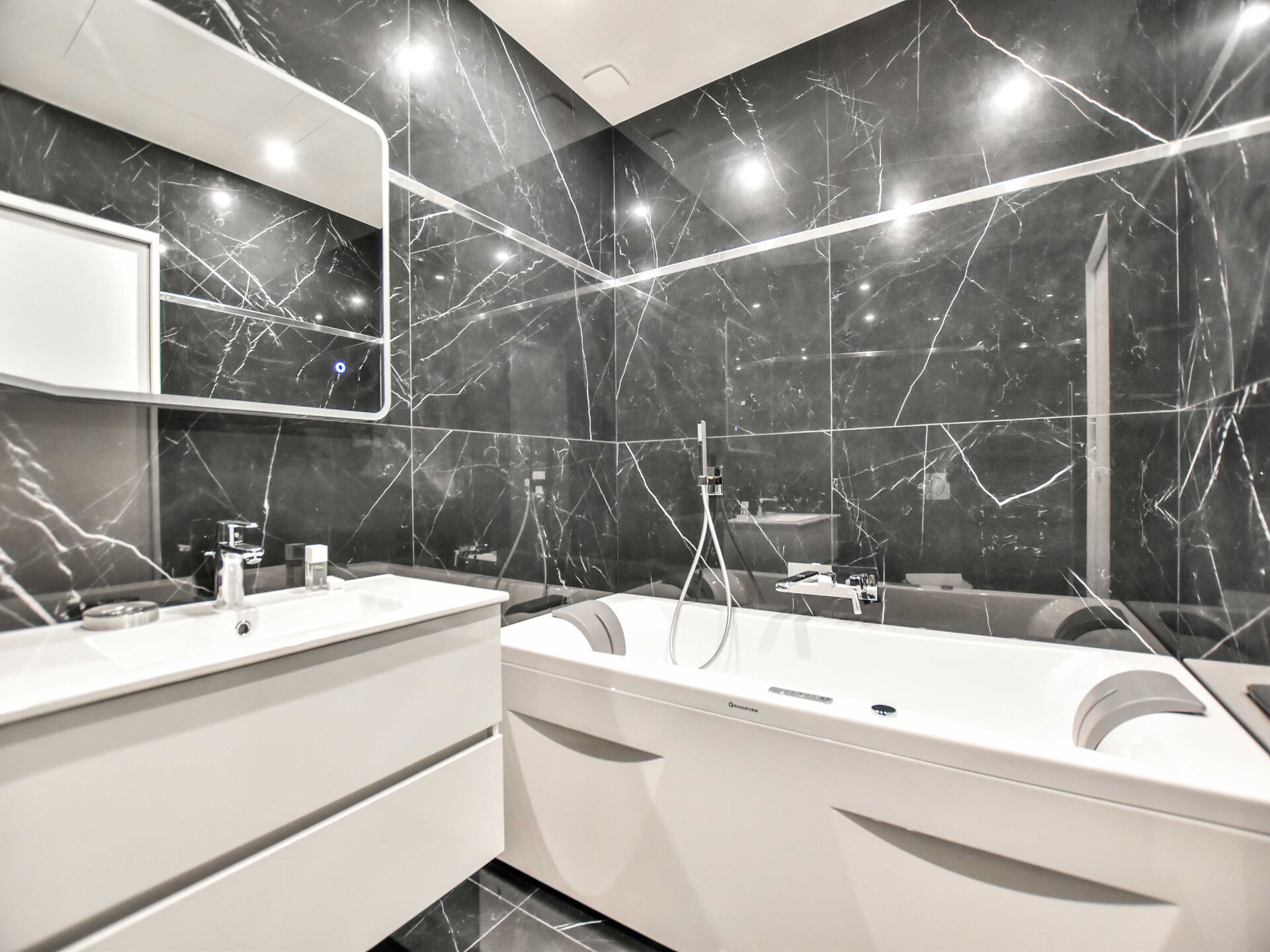 Compact studio-appartement met jacuzzi in levendig Parijs 9e arrondissement - foto 11