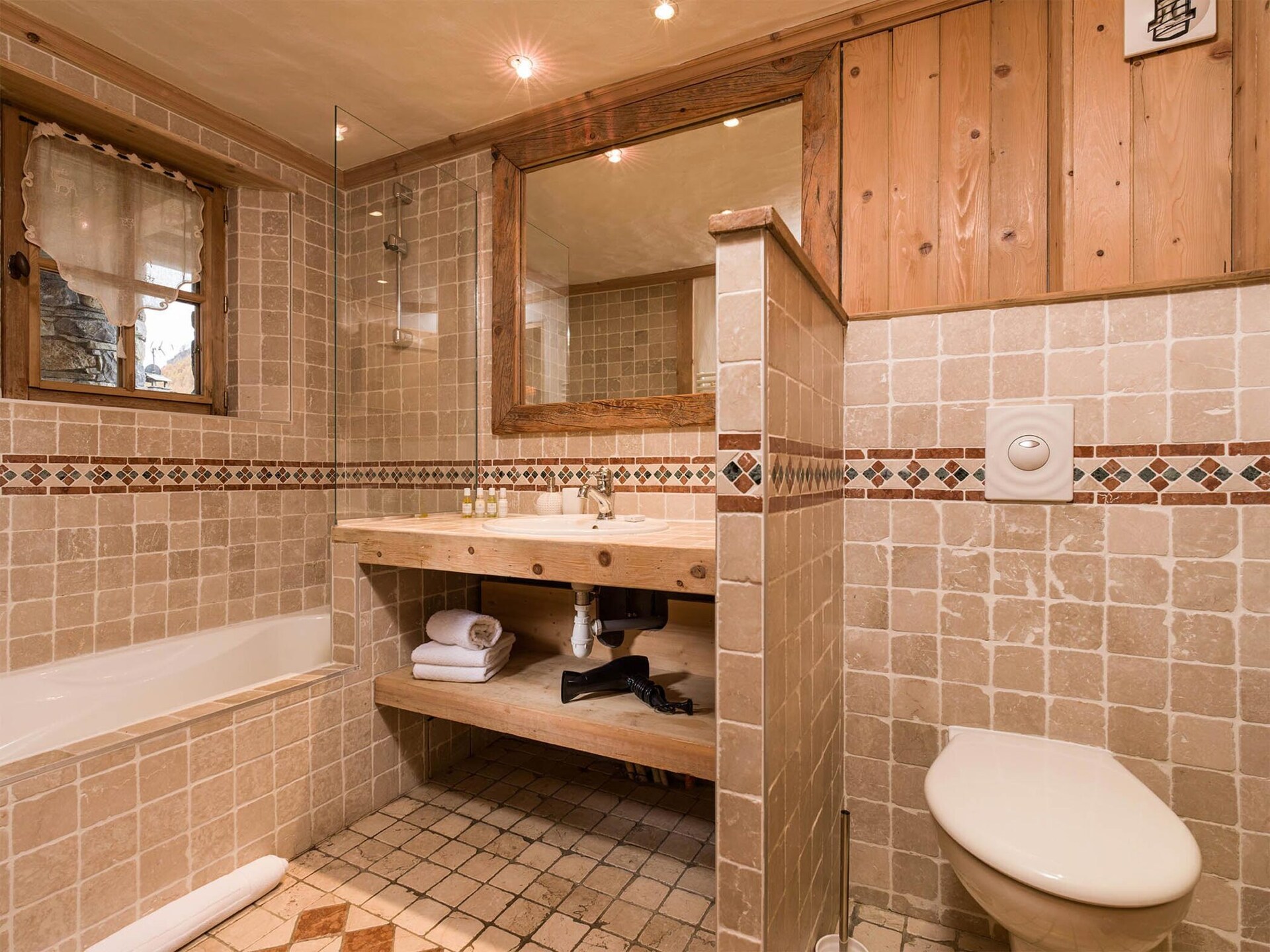 Ruim chalet voor 10 personen met hot tub in Val d'Isère - foto 17