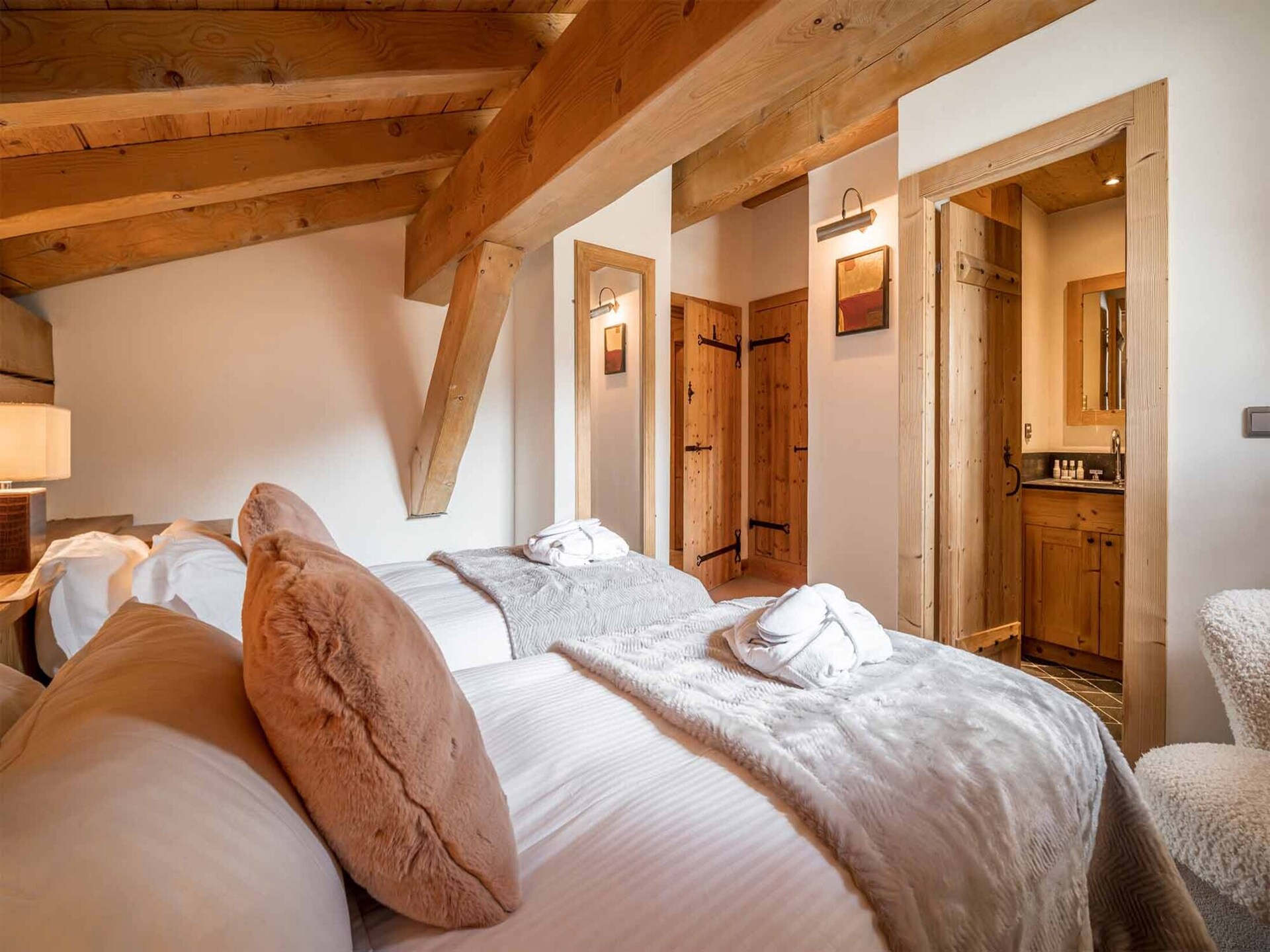 Chalet Davos: 10-persoons vrijstaand chalet op 20 meter van de piste in Val d'Isère - foto 13
