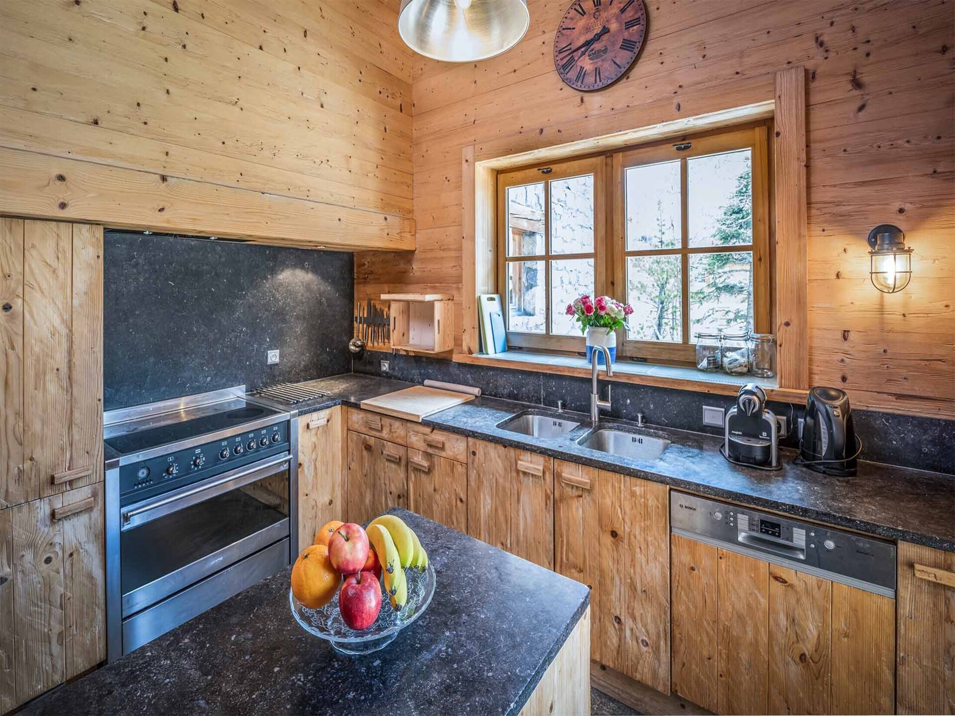 Chalet Davos: 10-persoons vrijstaand chalet op 20 meter van de piste in Val d'Isère - foto 4